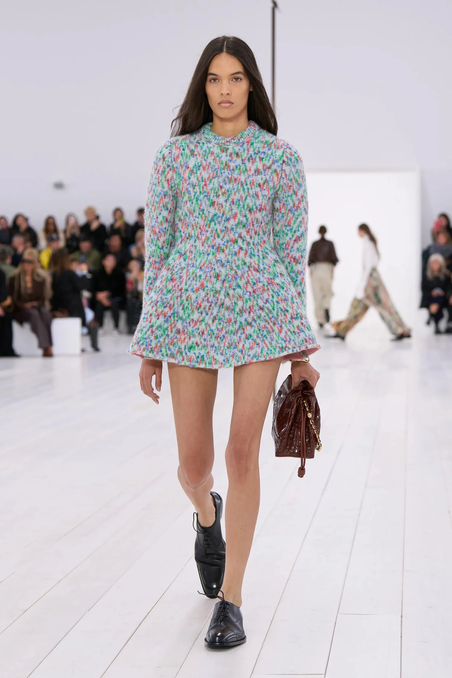00049-loewe-spring-2025-ready-to-wear-credit-gorunway_4745032258804035969.jpg