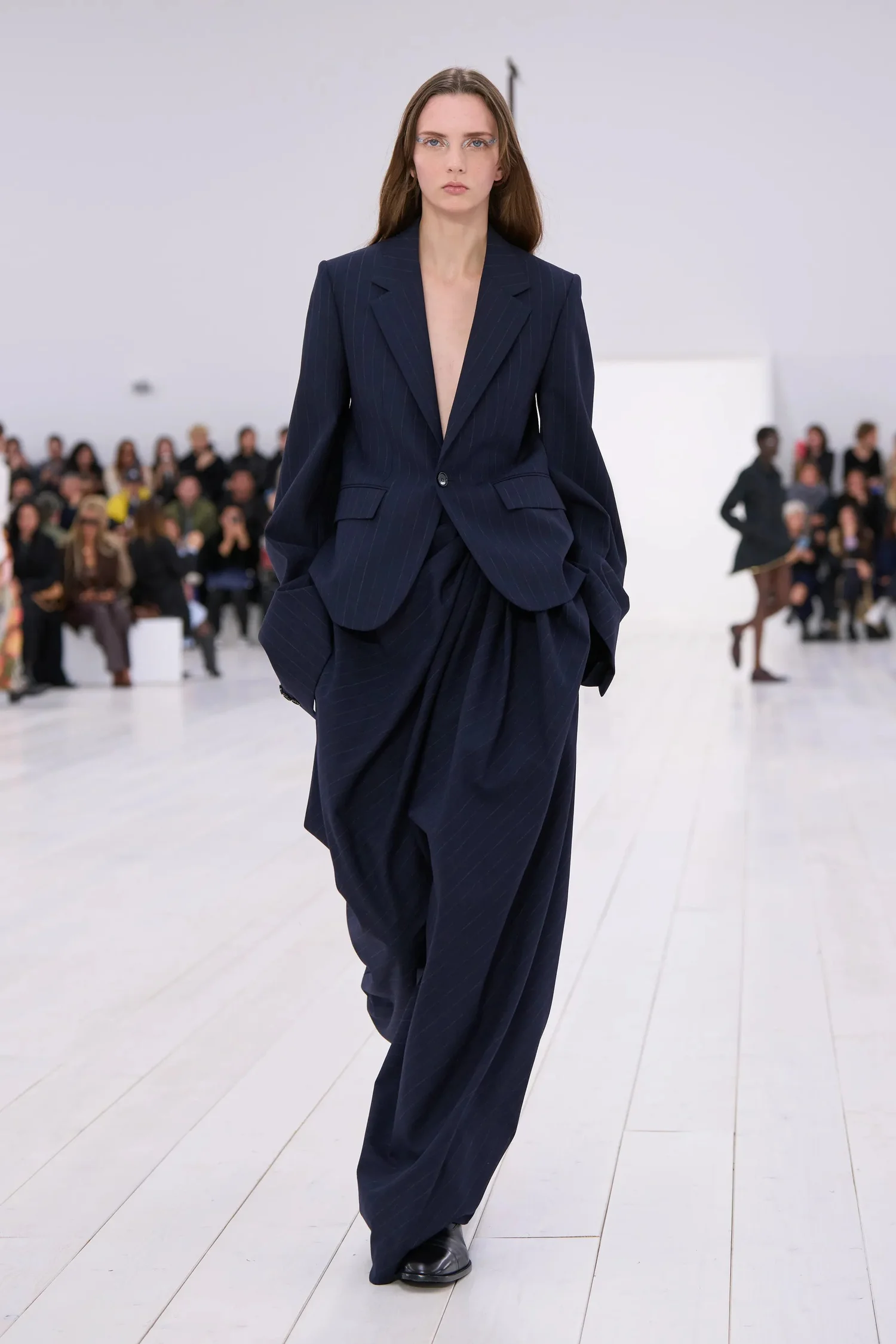 00052-loewe-spring-2025-ready-to-wear-credit-gorunway_4745032258816461310.jpg