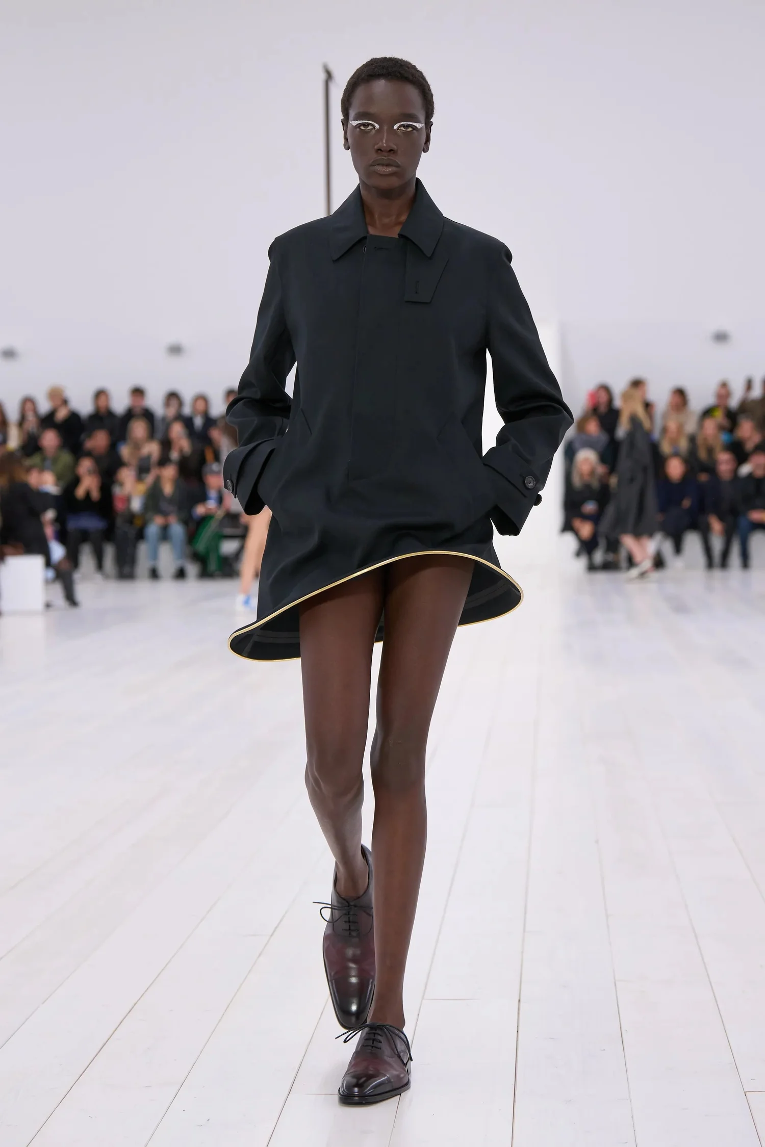 00053-loewe-spring-2025-ready-to-wear-credit-gorunway_4745032258803980008.jpg