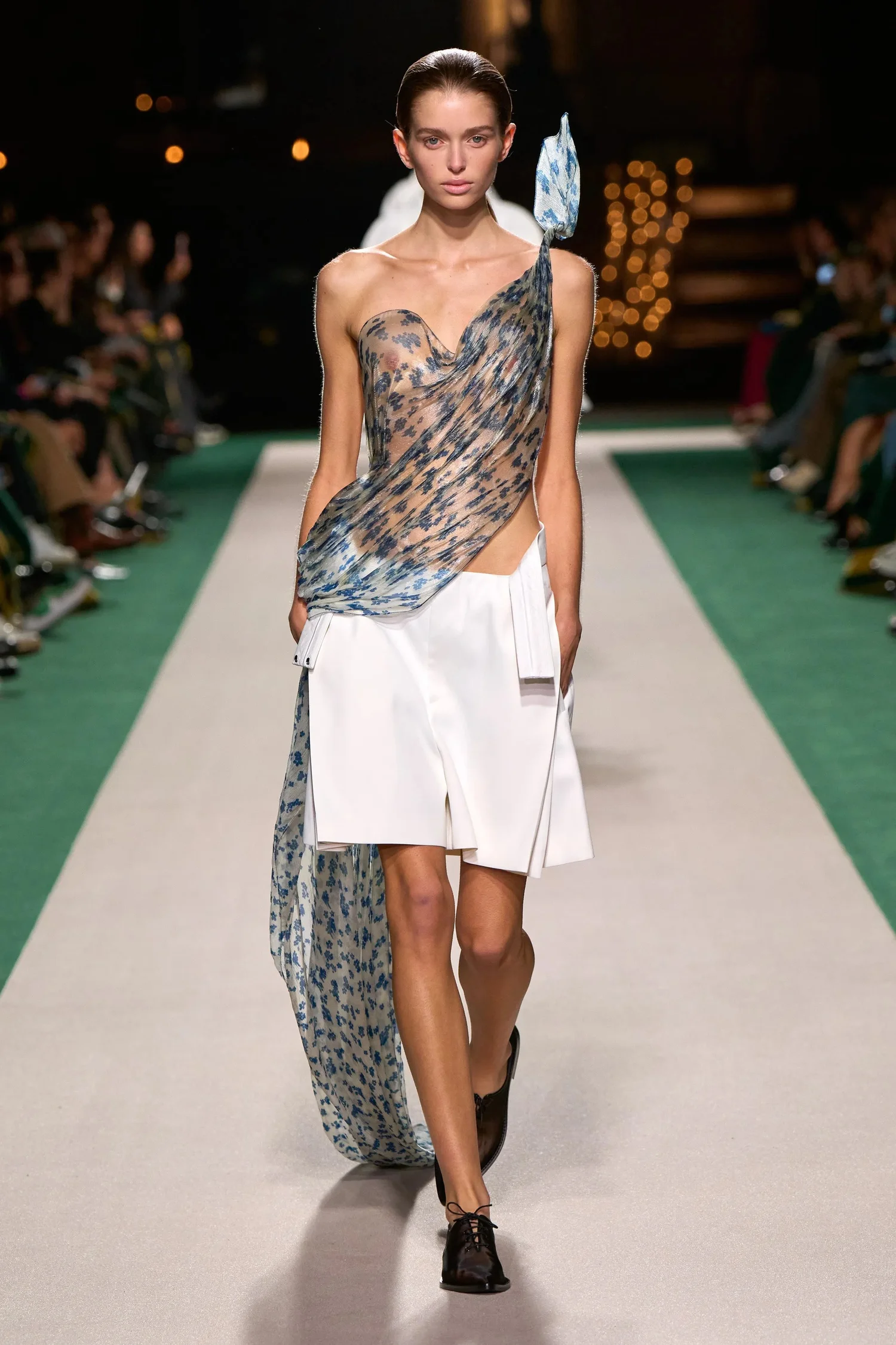 00008-victoria-beckham-spring-2025-ready-to-wear-credit-gorunway_4745032993009916398.jpg
