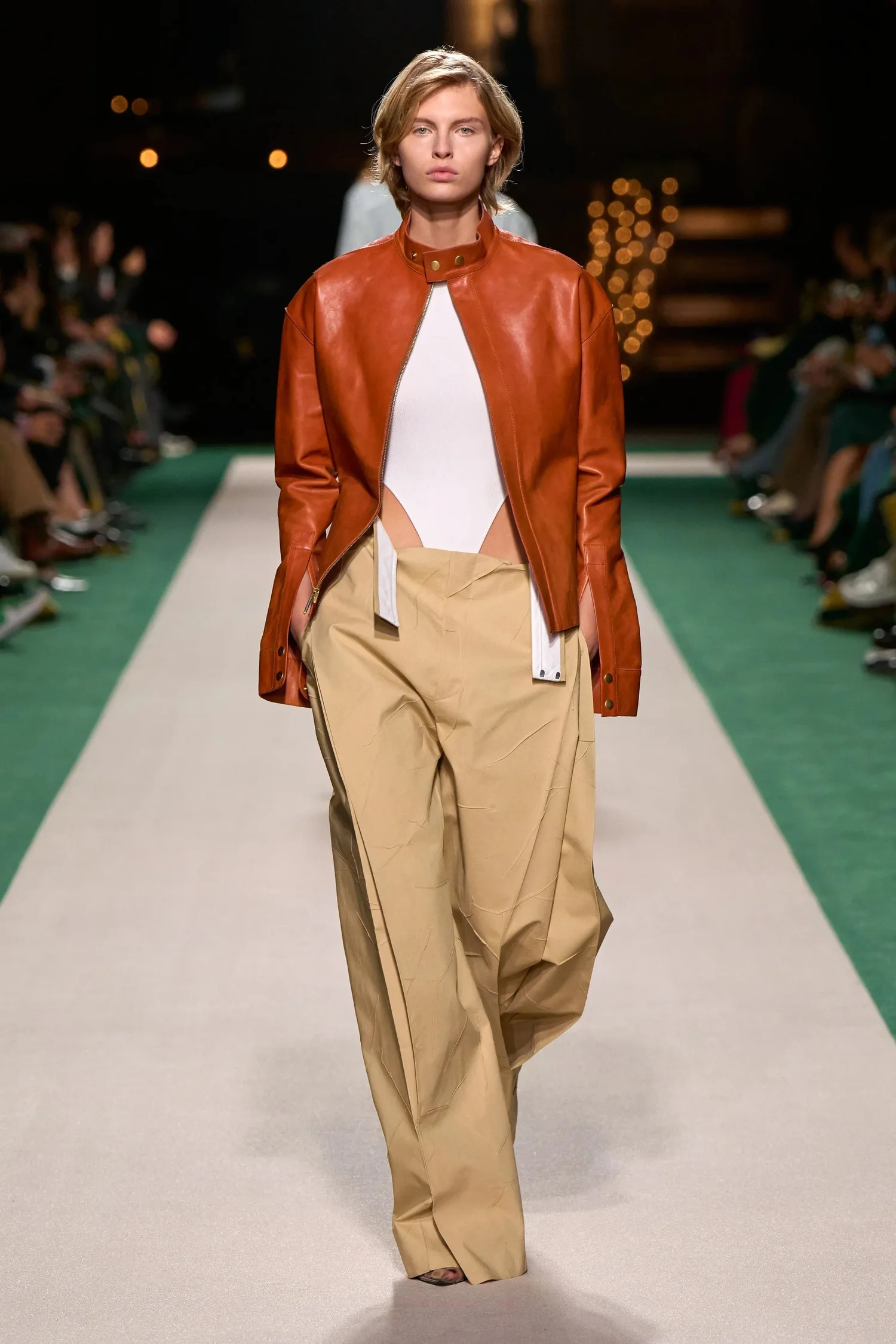 00011-victoria-beckham-spring-2025-ready-to-wear-credit-gorunway_4745032993058758519.jpg