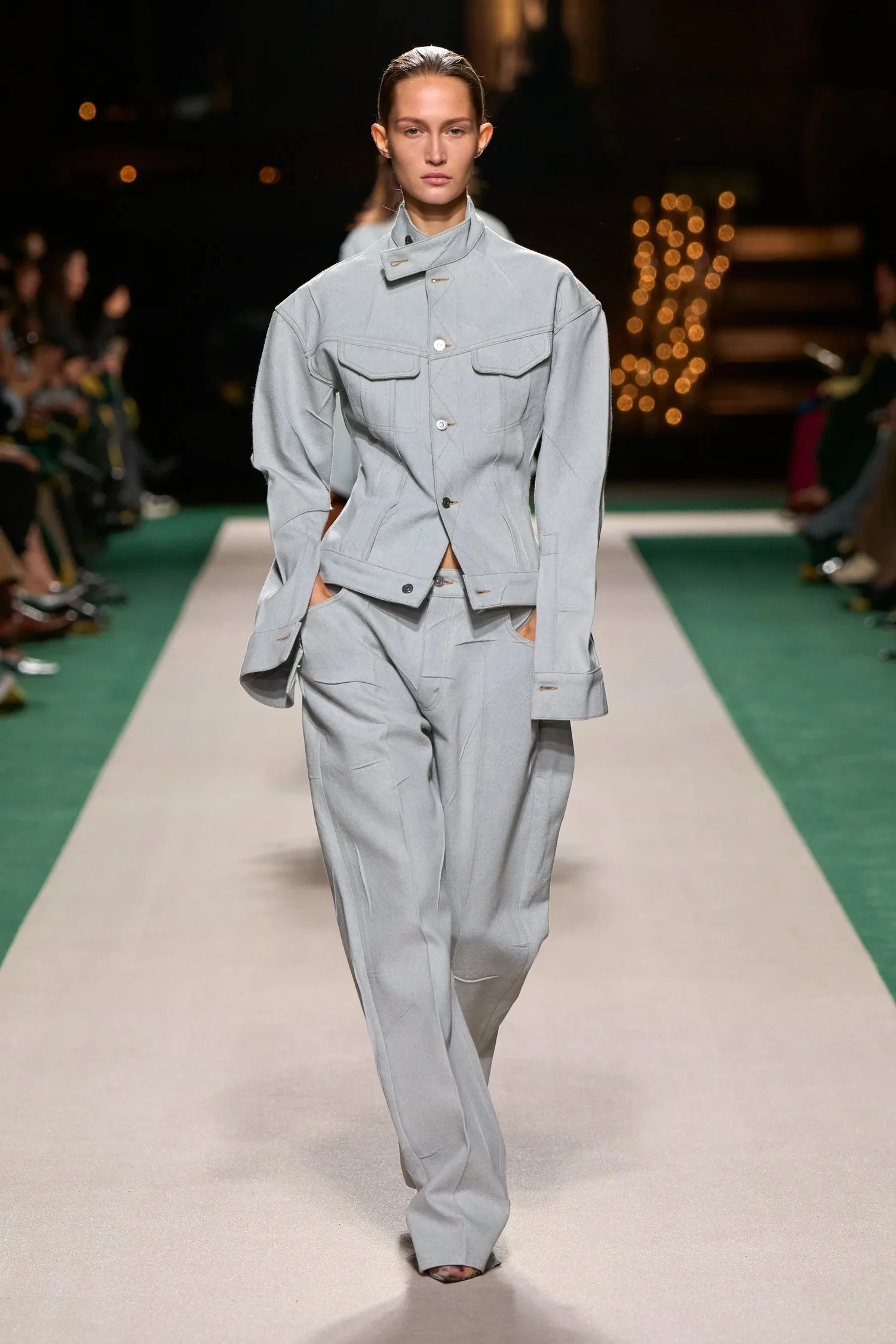 00012-victoria-beckham-spring-2025-ready-to-wear-credit-gorunway_4745032993008479246.jpg