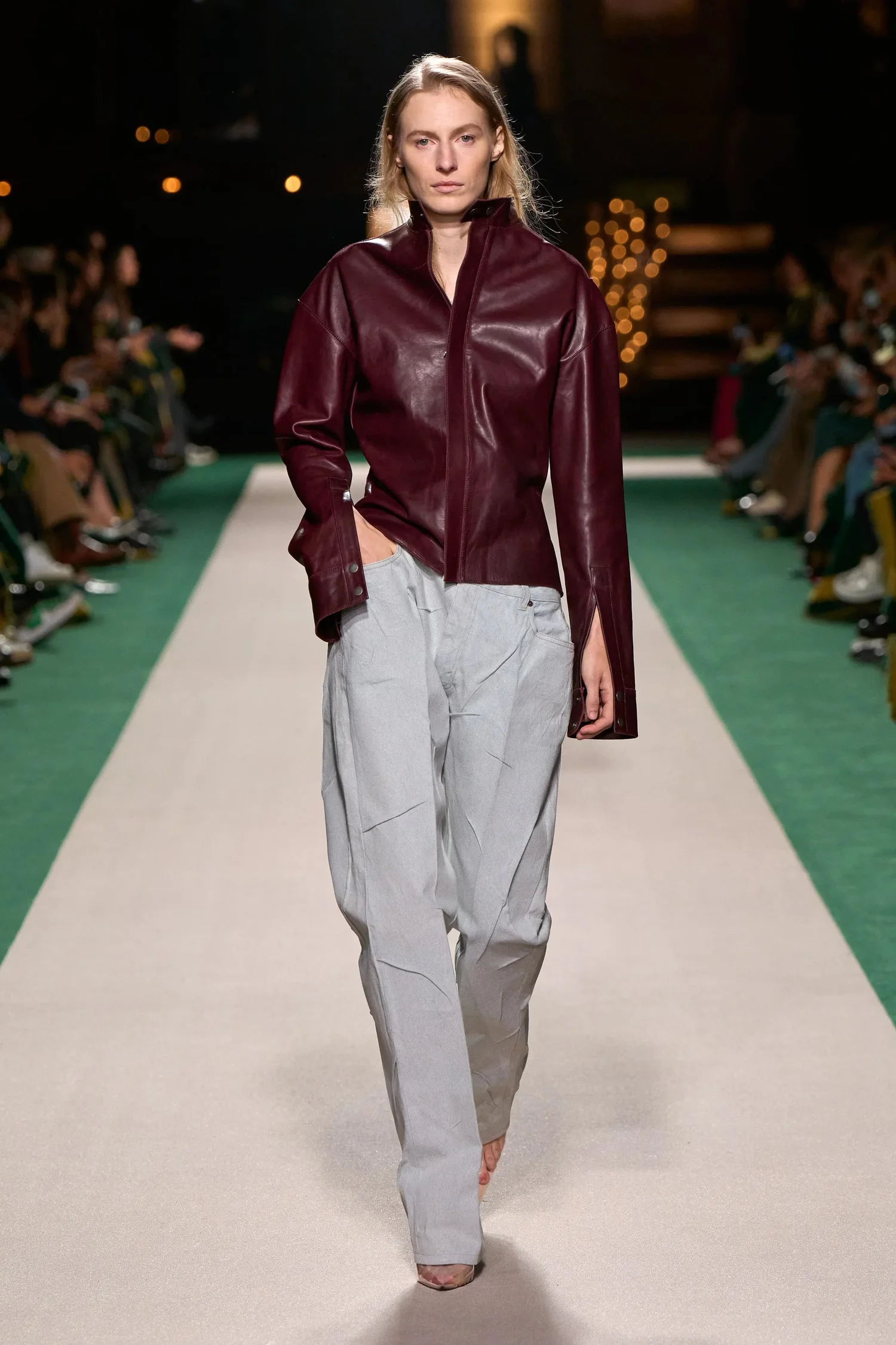 00014-victoria-beckham-spring-2025-ready-to-wear-credit-gorunway_4745032992983331822.jpg