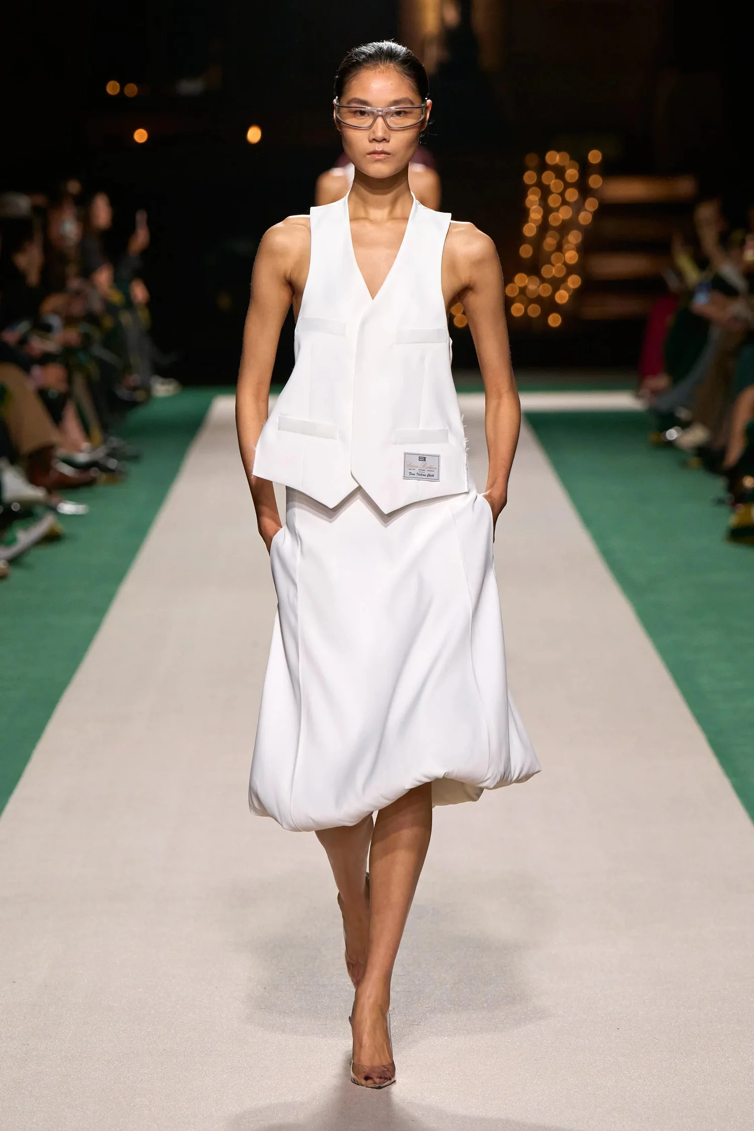 00015-victoria-beckham-spring-2025-ready-to-wear-credit-gorunway_4745032992959200858.jpg