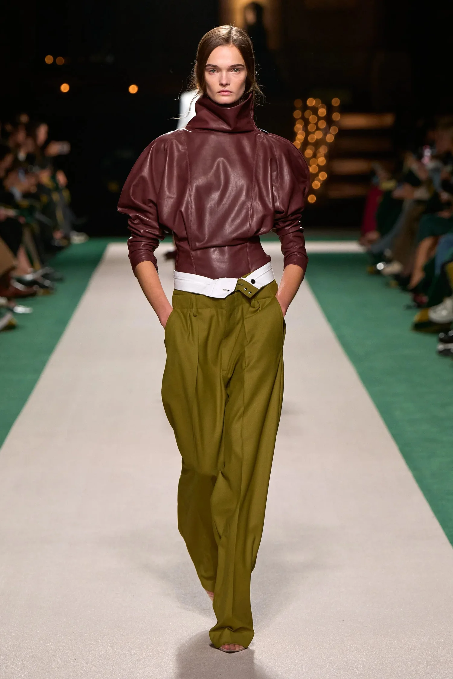 00017-victoria-beckham-spring-2025-ready-to-wear-credit-gorunway_4745032993022485038.jpg