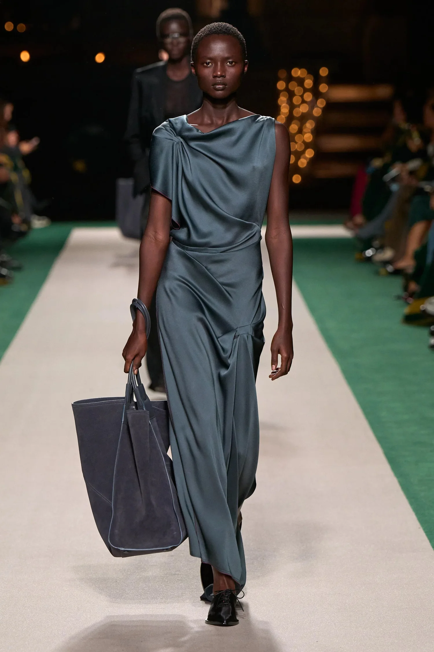 00020-victoria-beckham-spring-2025-ready-to-wear-credit-gorunway_4745032993072280116.jpg