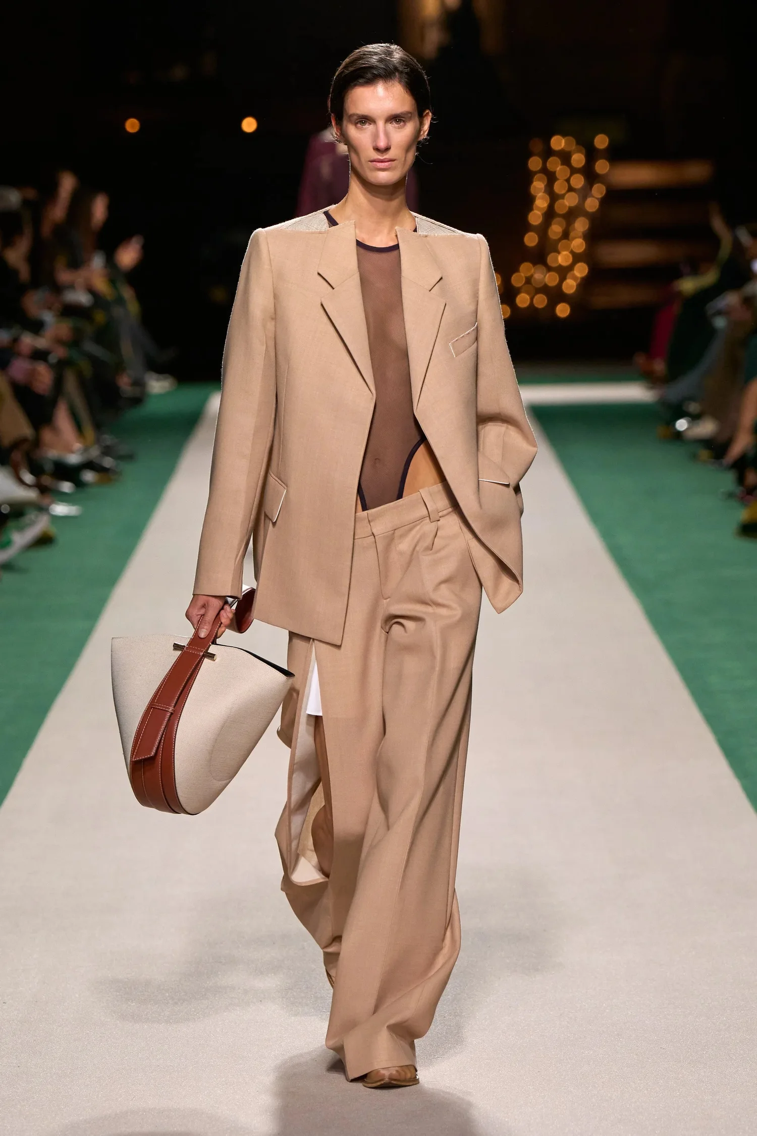 00023-victoria-beckham-spring-2025-ready-to-wear-credit-gorunway_4745032993047086924.jpg