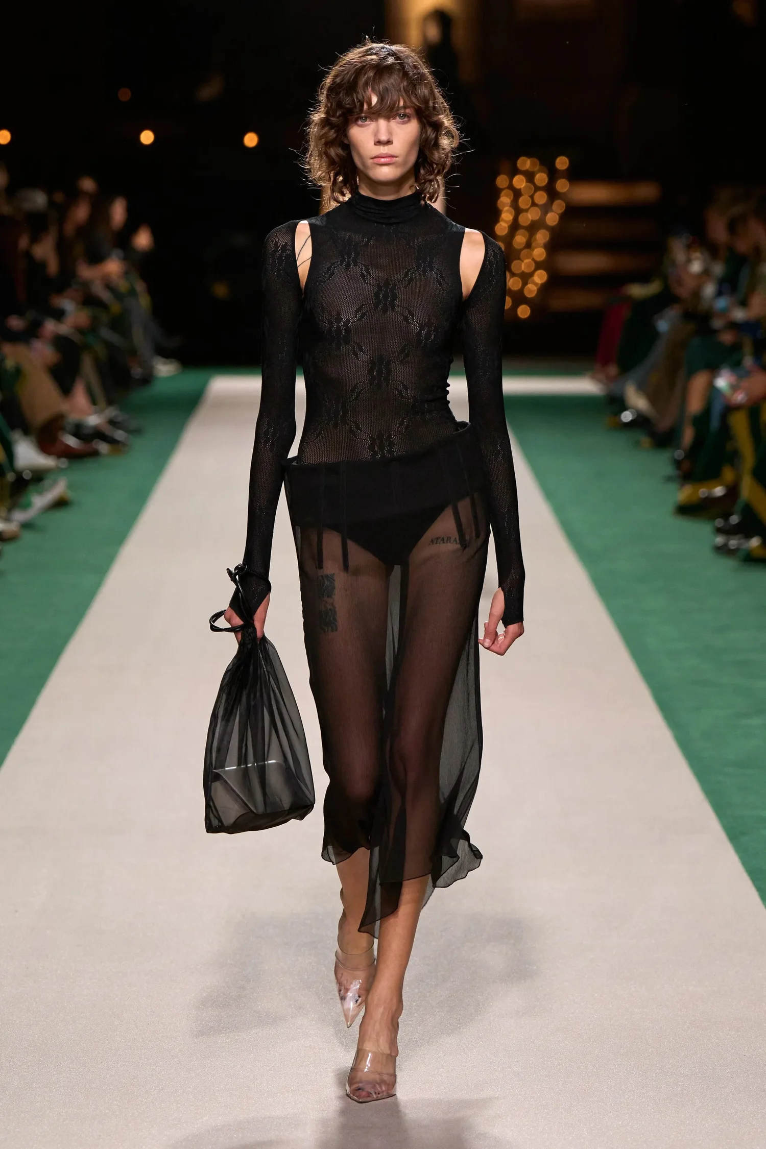 00026-victoria-beckham-spring-2025-ready-to-wear-credit-gorunway_4745032993020954728.jpg