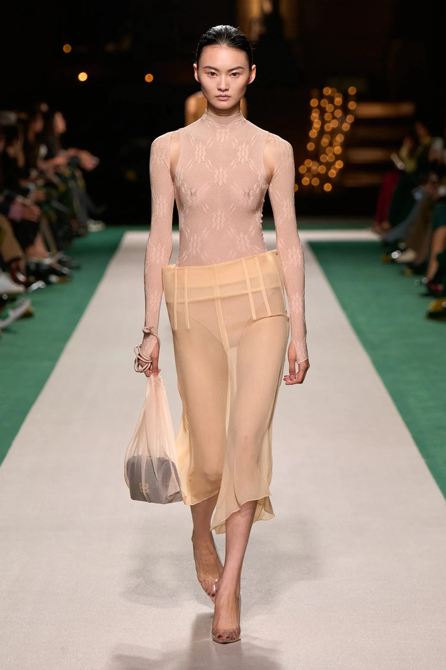 00027-victoria-beckham-spring-2025-ready-to-wear-credit-gorunway_4745032993021057187.jpg