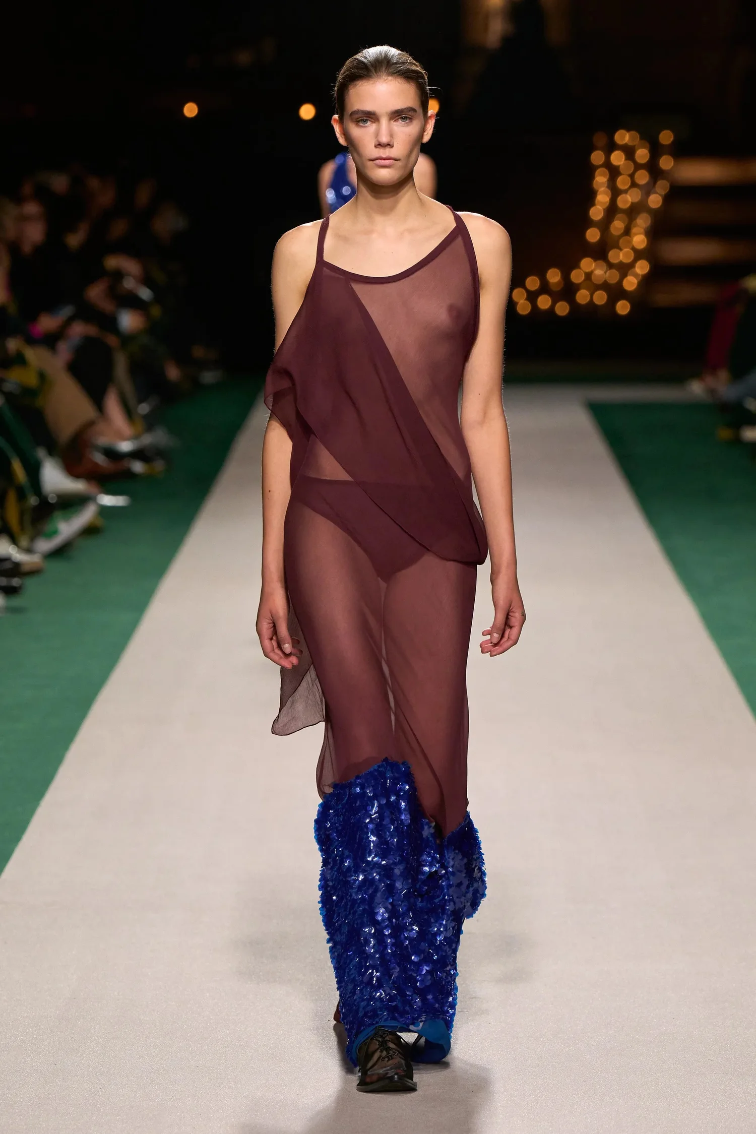 00039-victoria-beckham-spring-2025-ready-to-wear-credit-gorunway_4745032993058675376.jpg