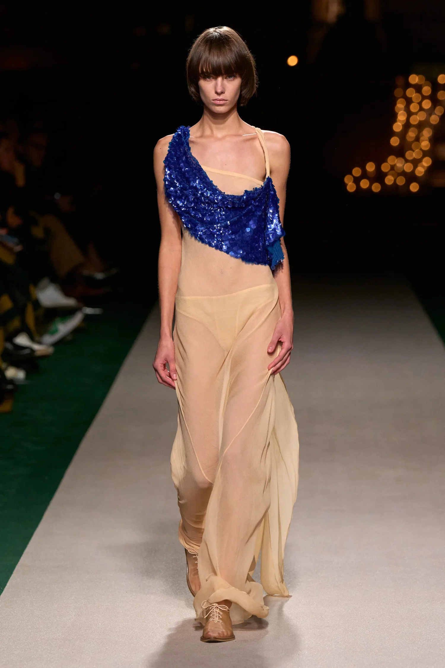 00040-victoria-beckham-spring-2025-ready-to-wear-credit-gorunway_4745032992996774407.jpg