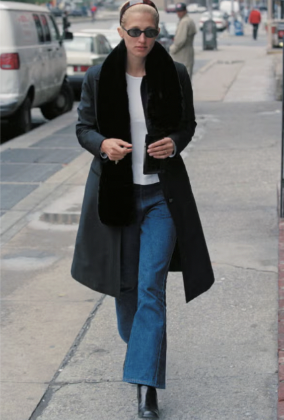 Minimal Look, Maximum Influence: Carolyn Bessette-Kennedy’s Style Revolution