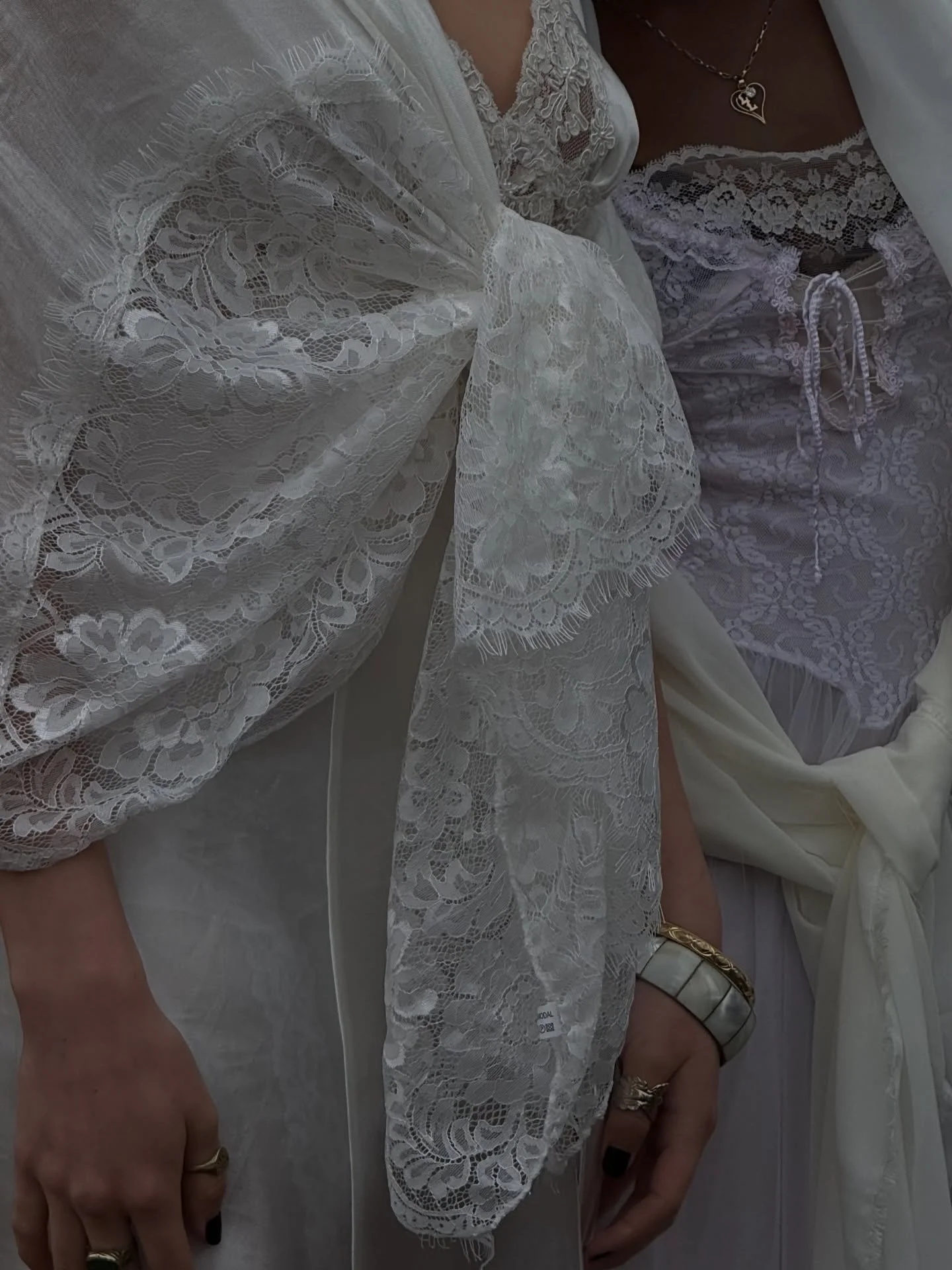 Behind the scenes dump from our Issue 11 shoots 🦢

A big thanks to our incredible team for working together to make these shoots come alive! We&rsquo;re so excited to share this issue with you🤍