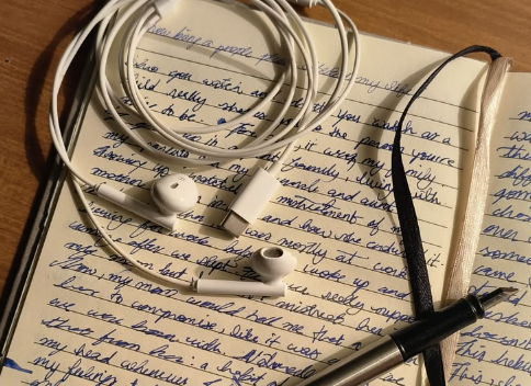 An ode to the pen on my bedside table