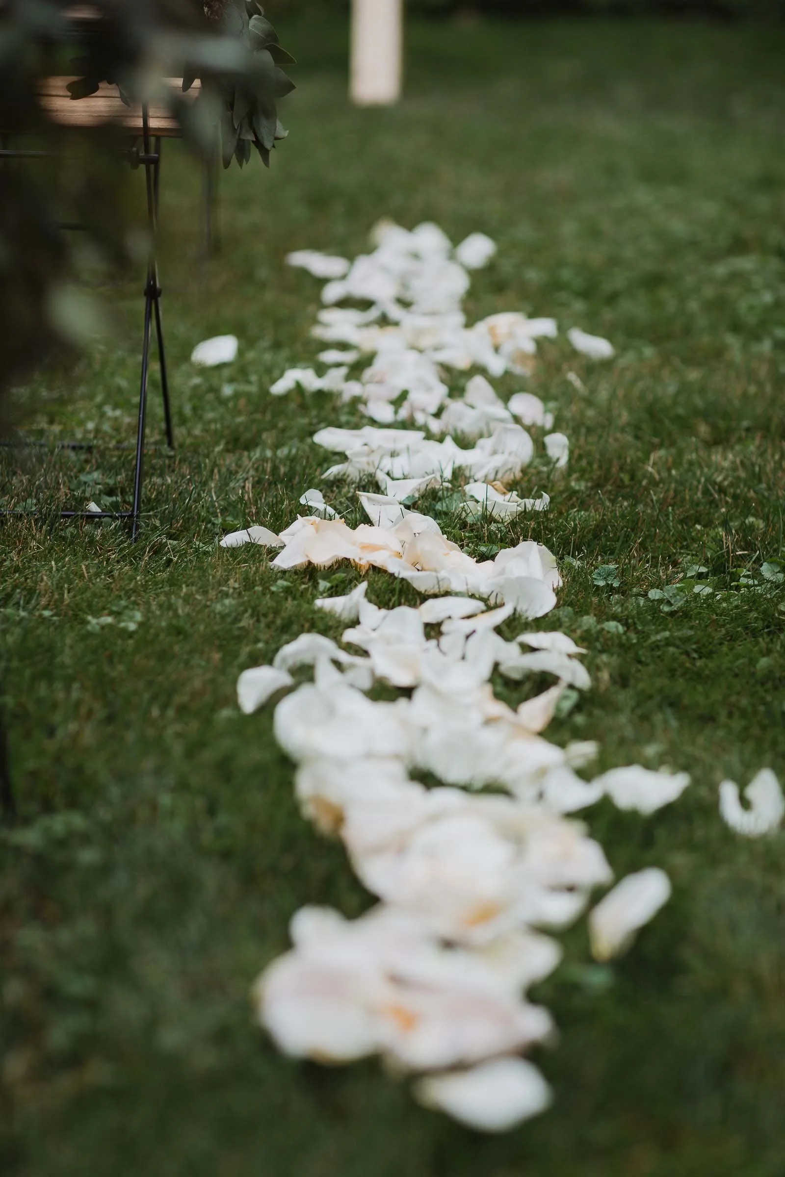 kieleetravisweddingerinhassettphoto-4.kielee+and+travis+westrcroft+gardens+grosse+ile+michigan+wedding+photography_compressed.jpg