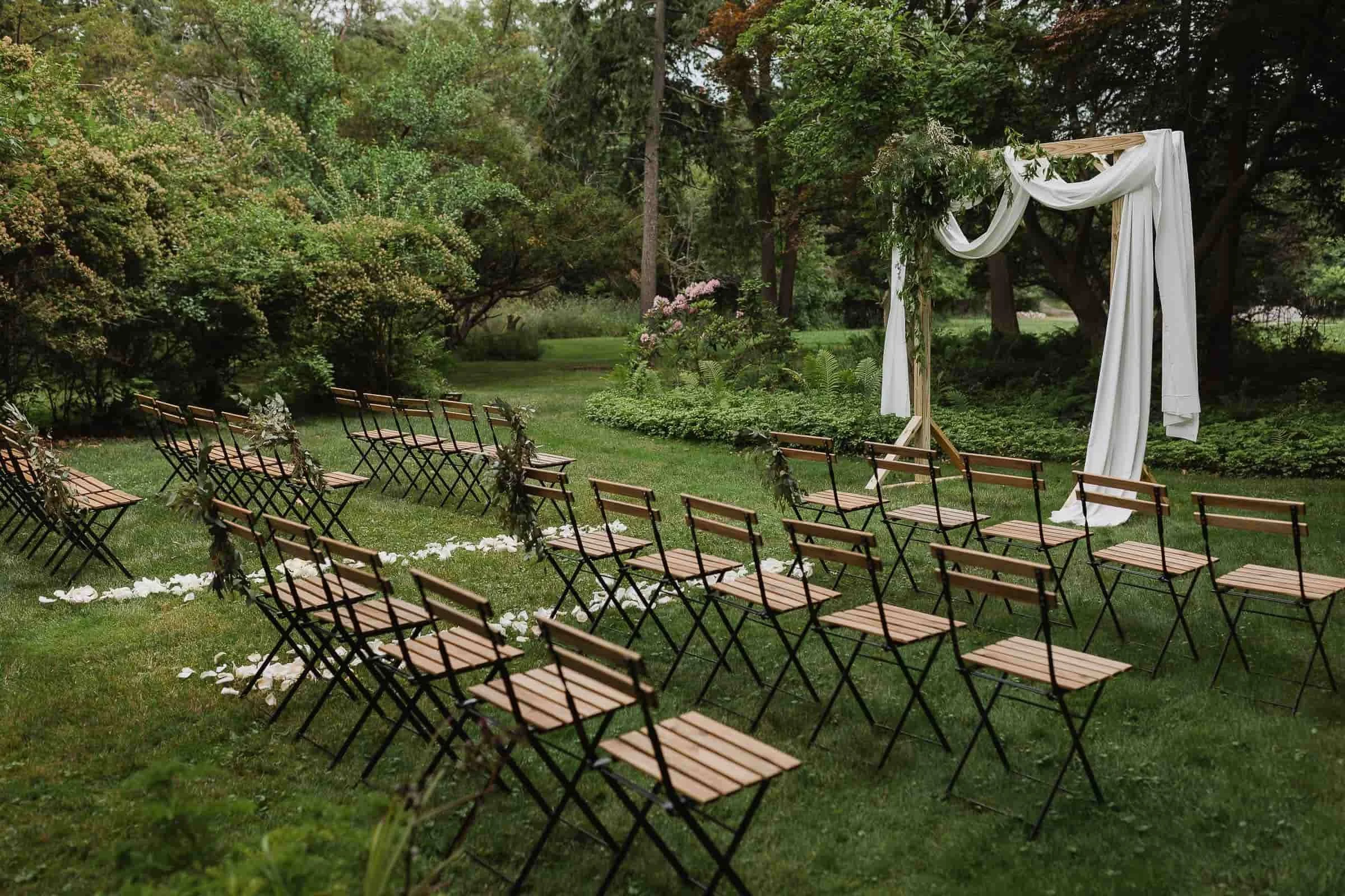 kieleetravisweddingerinhassettphoto-7.kielee+and+travis+westrcroft+gardens+grosse+ile+michigan+wedding+photography_compressed.jpg