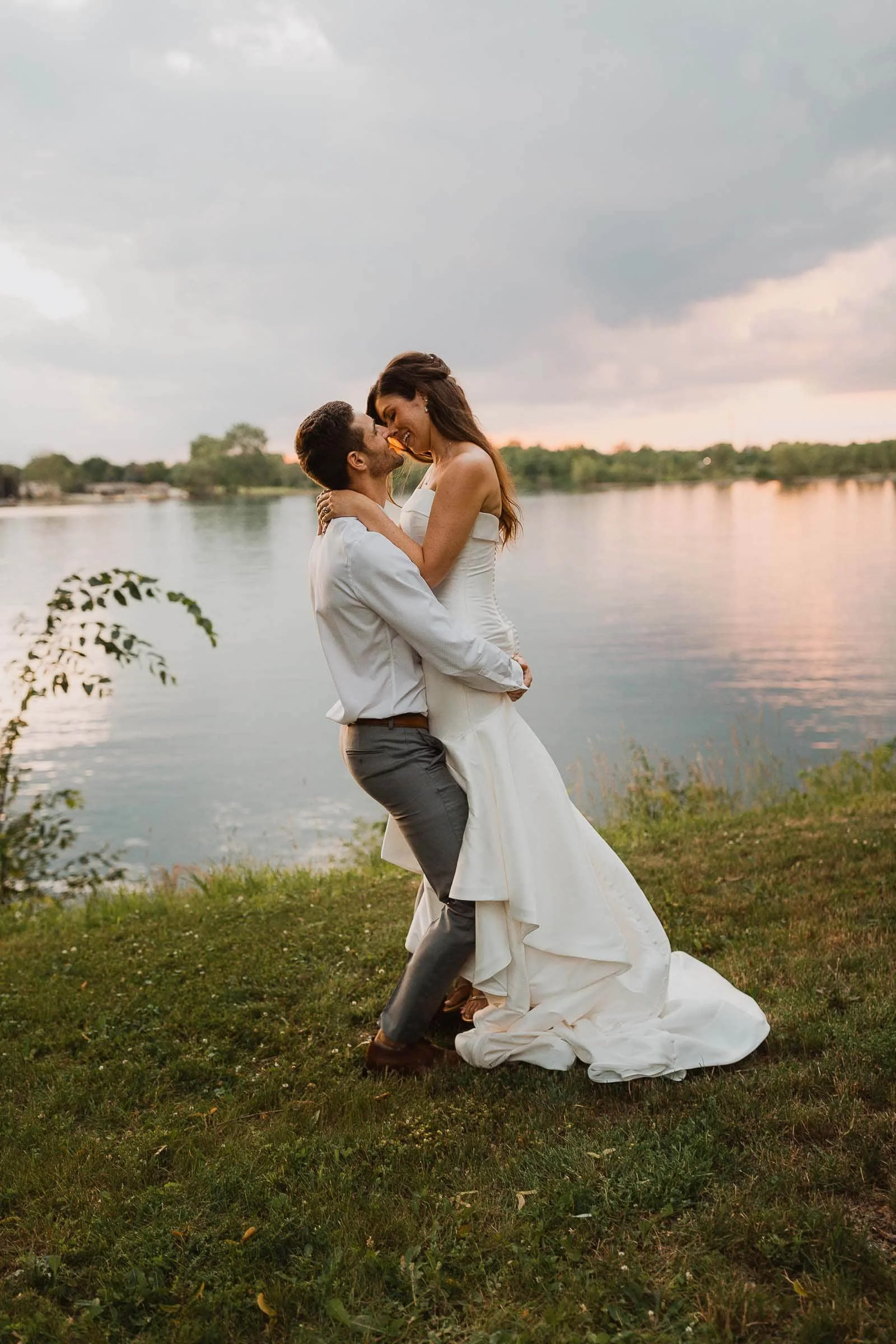 kieleetravisweddingerinhassettphoto-1310.kielee+and+travis+westrcroft+gardens+grosse+ile+michigan+wedding+photography_compressed.jpg