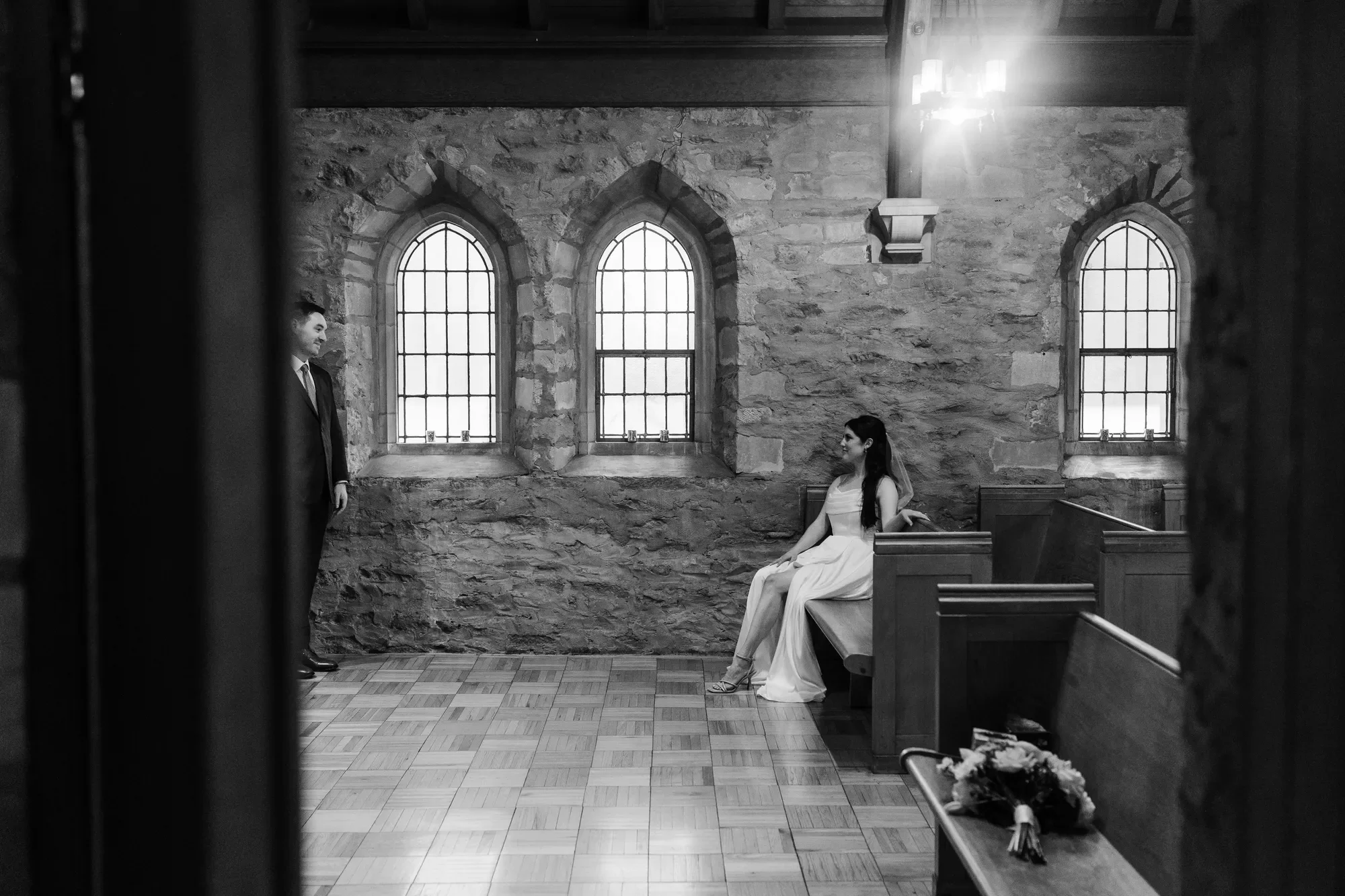 14-chapel-interior-across-the-room-bw-pilgrim-chapel-kansas-city.webp