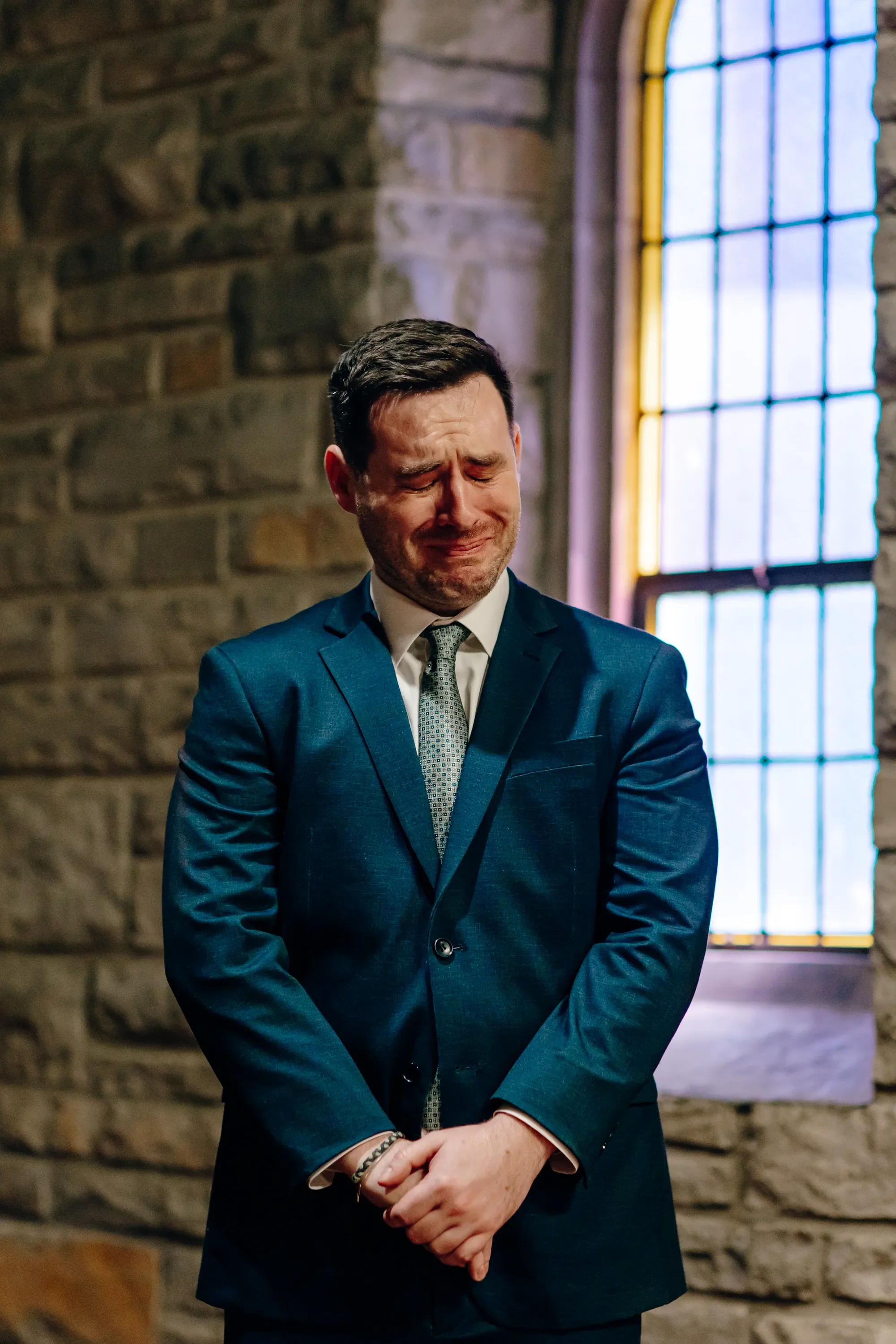 16-groom-overcome-at-the-altar-pilgrim-chapel-kansas-city.webp