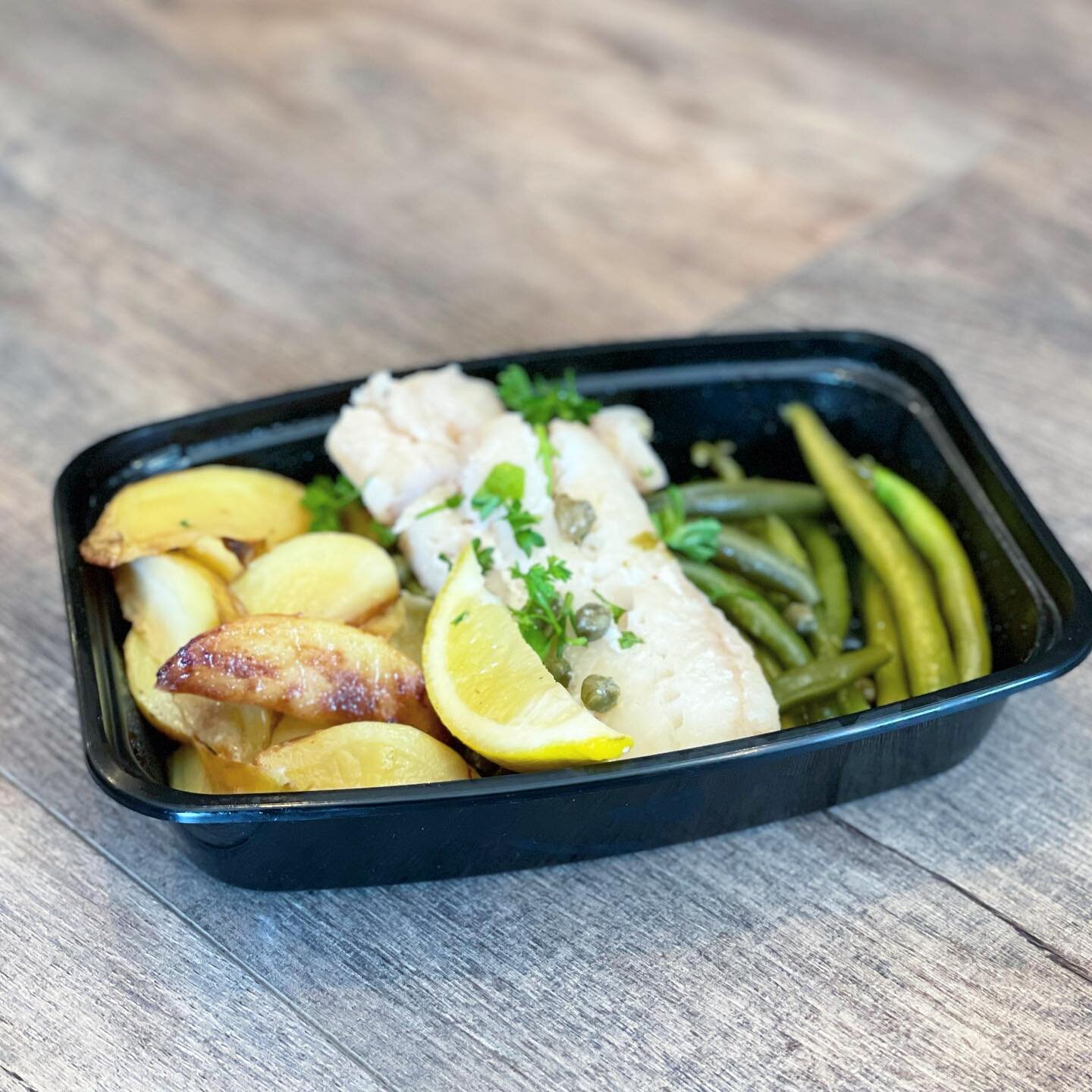 Switched it up and went with cod this week. Lemon caper cod, green beans and roasted potatoes 
#happenstobekosher #clients #personalchef #privatechef #chef #cbuseats #lifeincbus #columbus #kosher #food #foodandwine #forkyeah #huffposttaste #feedfeed 