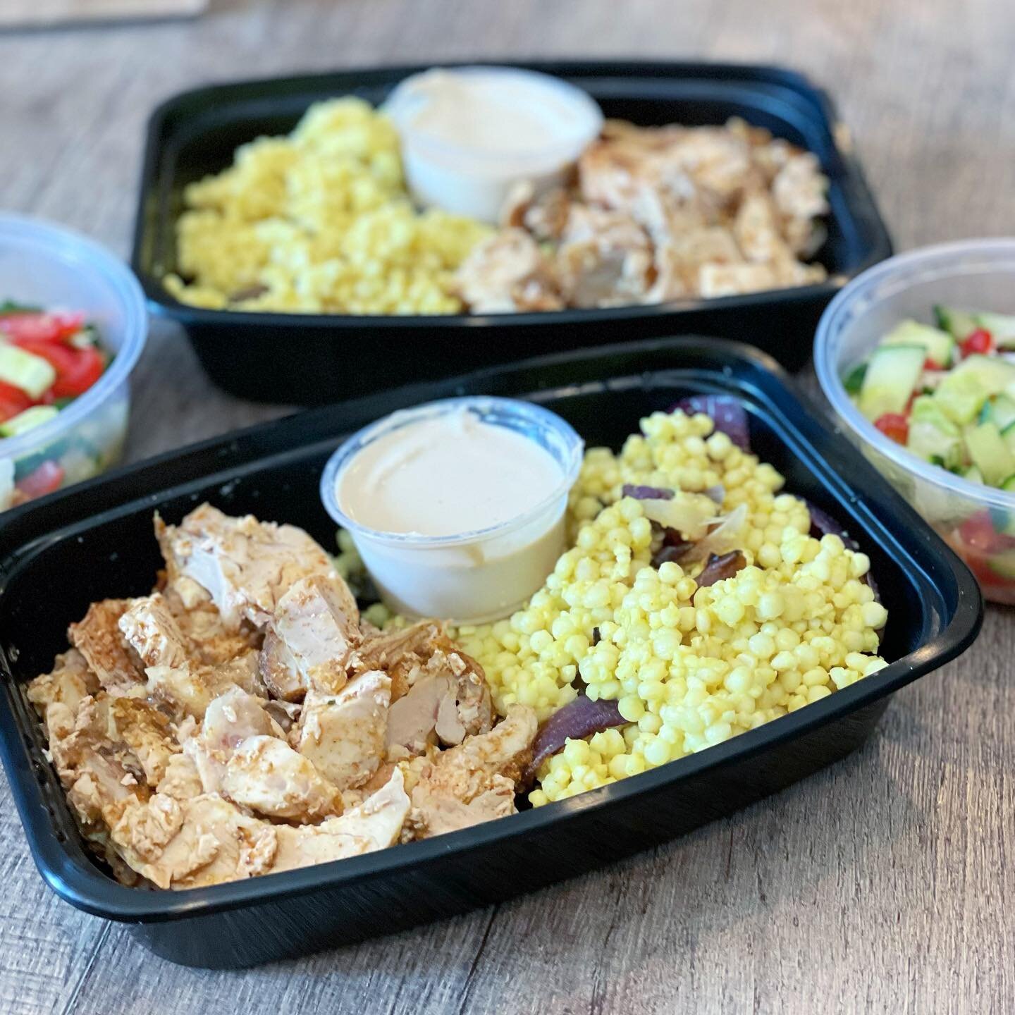 Techina drizzled on almost anything is my jam! When it&rsquo;s used as a dip for the OG (shwarma) there&rsquo;s no place I would rather be! Oven roasted chicken Shawarma with techina, Turmeric red onion cous cous, and lemony Israeli salad. 
#happenst