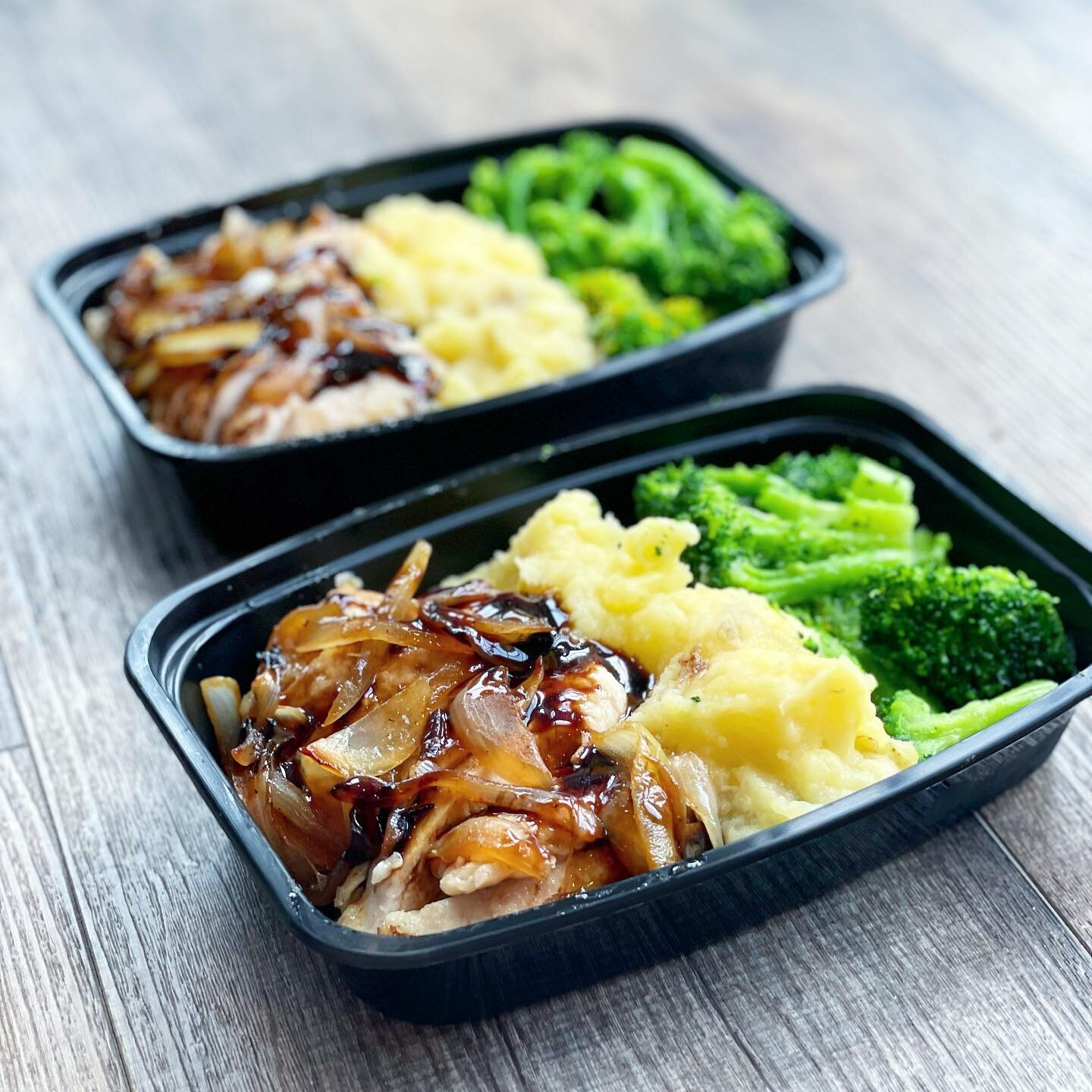 Balsamic chicken is the perfect the balance between sweet and tangy! Served with a creamy mashed potato that balances out the flavors of the tender chicken and a side of broccoli. Did I mention the chicken also has caramelized onions on it? Ya, it&rs