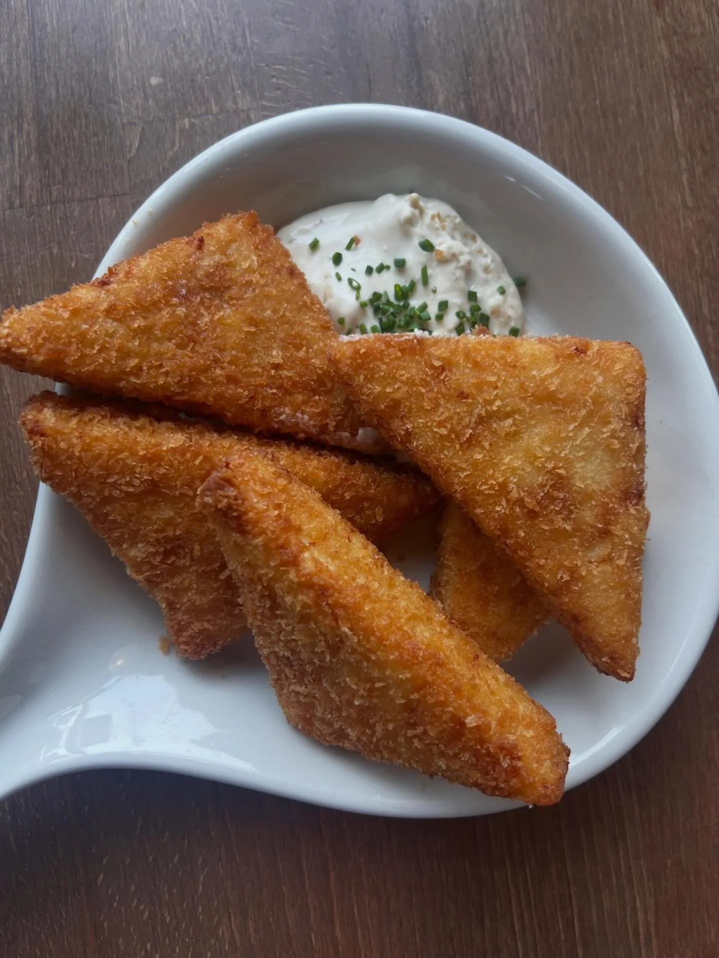 @fluidvoyage MADE THESE TRUFFLED MAC AND CHEESE BITES. Raclett, cheddar, truffle, and serve with more cheese in dip form 

#macncheese #eastowngr #uptowngr #grandrapidsmi