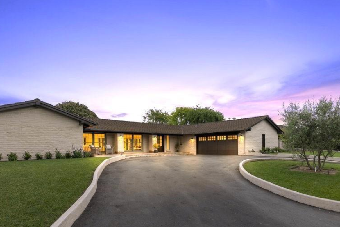 $3,800,000 |
6209 Paseo Delicias, Rancho Santa Fe | 
Represented Seller
