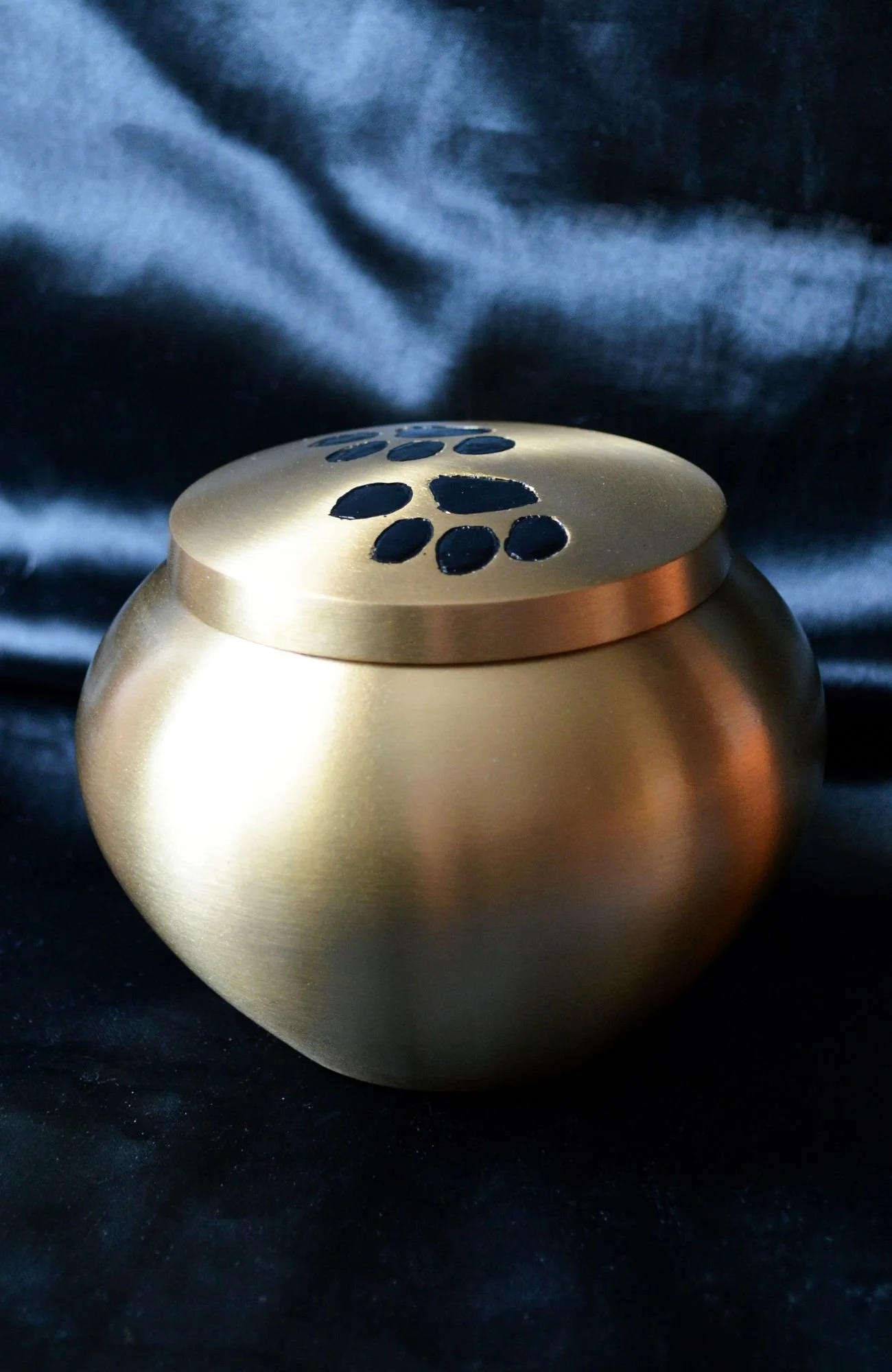 An urn provided by Mulberry Lane after in-home pet euthanasia