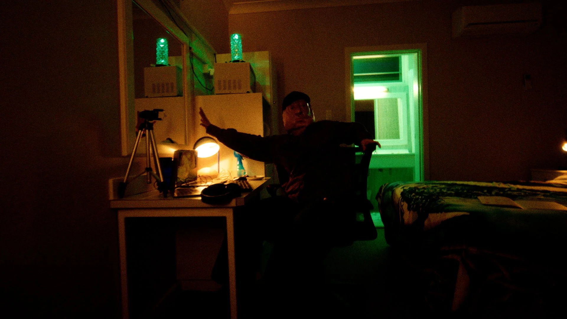 Sequence 04.00_01_17_23.Still025.jpg