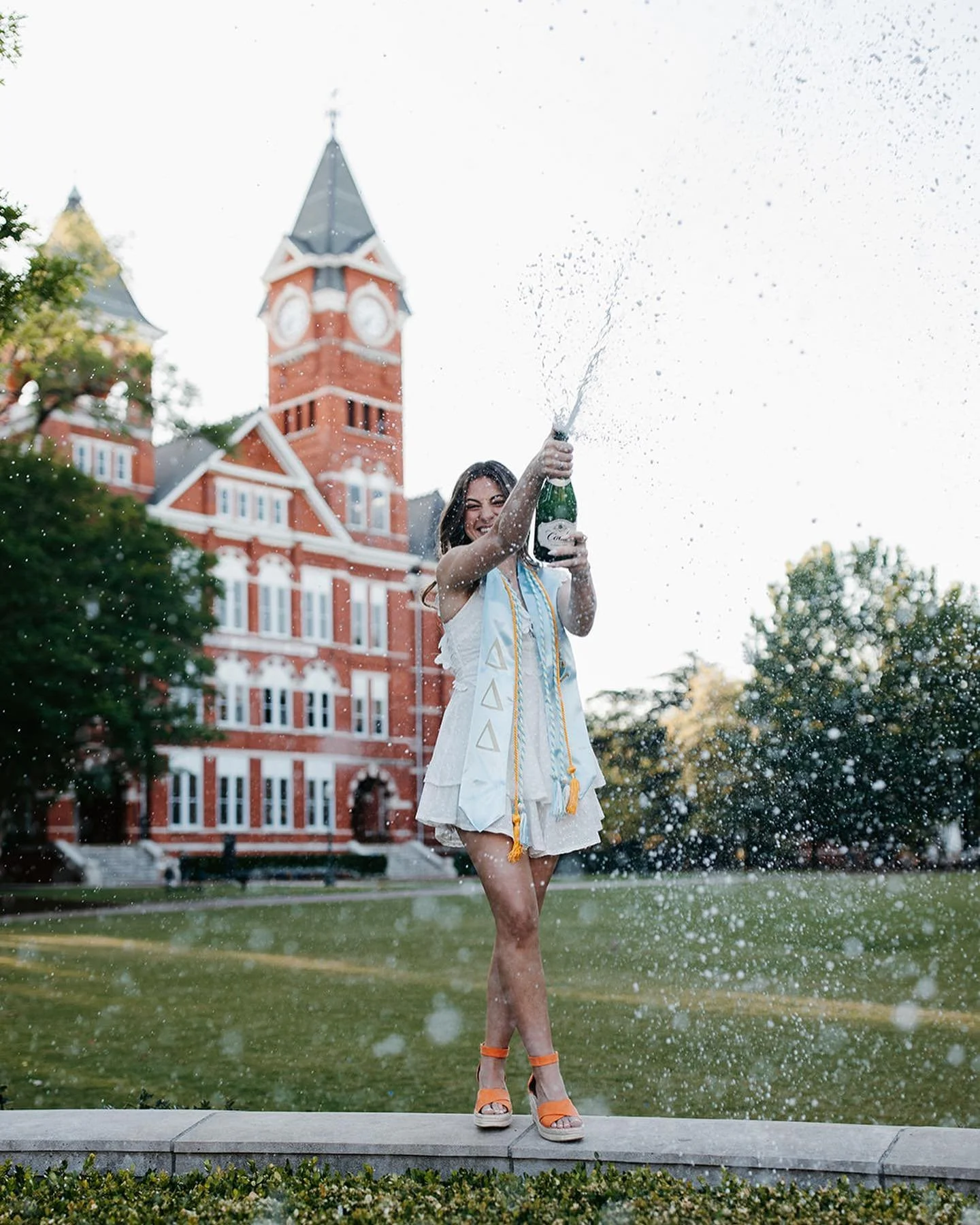 Finally back on campus 🧡 

2024 grads get excited!!!! My grad calendar will open Feb 1 🥳🥳 The link will be in my bio so you will be able to choose your own date for what works best for ya! 

I can&rsquo;t wait for another spring full of gorgeous g