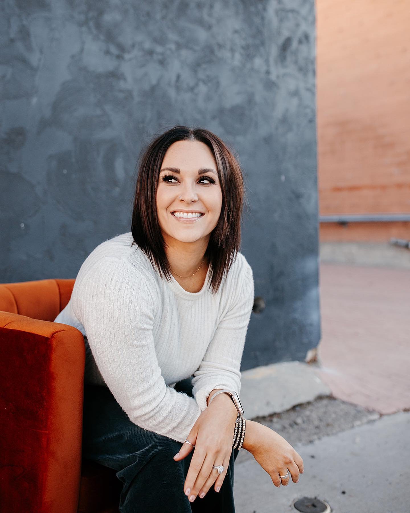2024 is the year to update your headshots + branding photos 😌😌