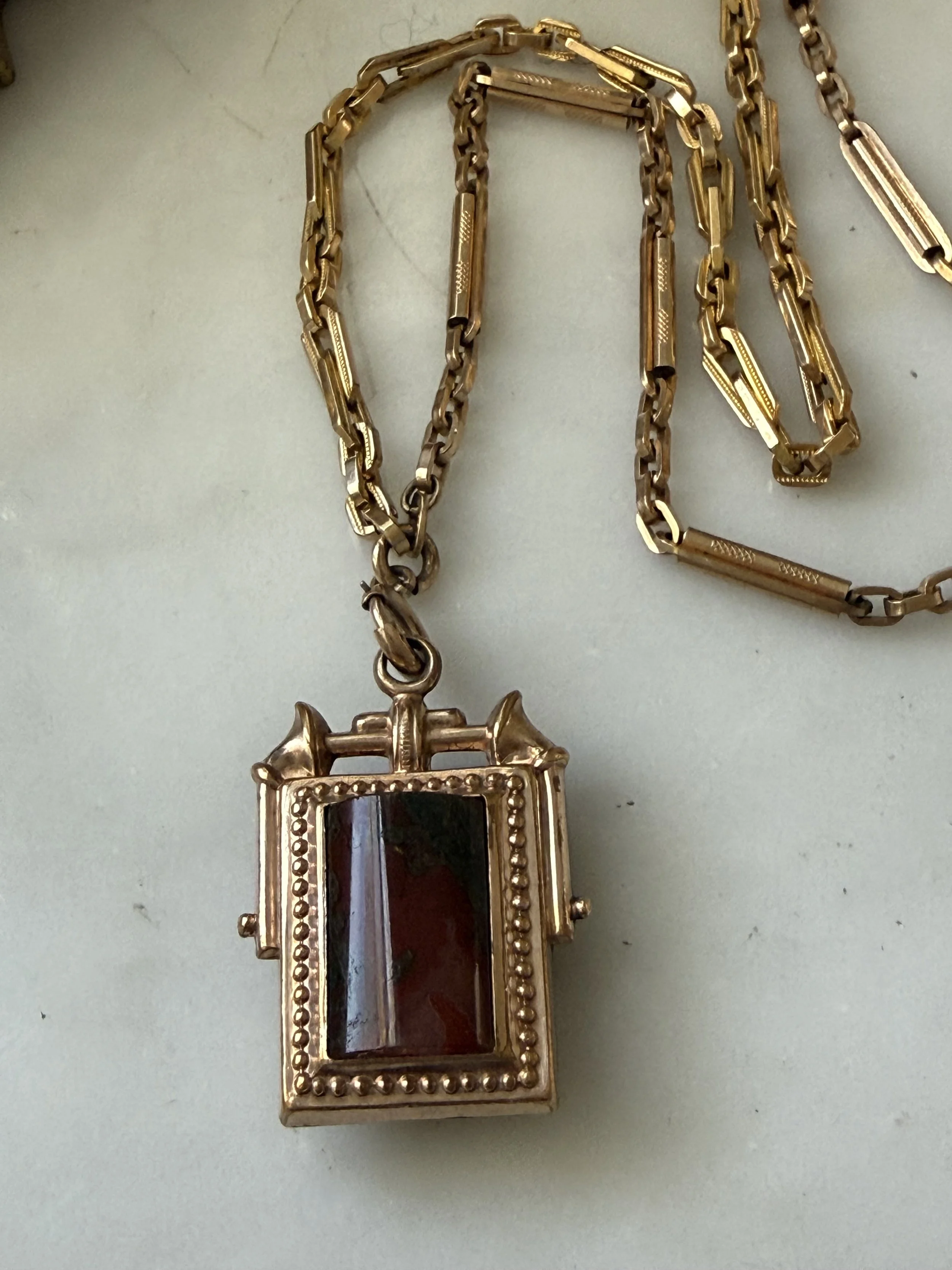 Late 19th century double-sided agate pendant with early 20th century chain pairing
