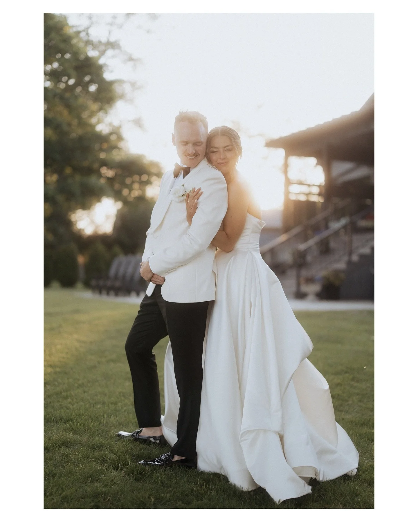 Meghan and Jared💍
&bull;
When rainy weather turns into sunshine you know it&rsquo;s going to be a beautiful wedding. There&rsquo;s no better place to celebrate a wedding than the neighbourhood you grew up in filled with history and community.
&bull;