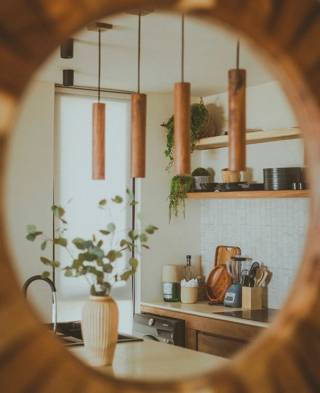 A U R A // Found the right places