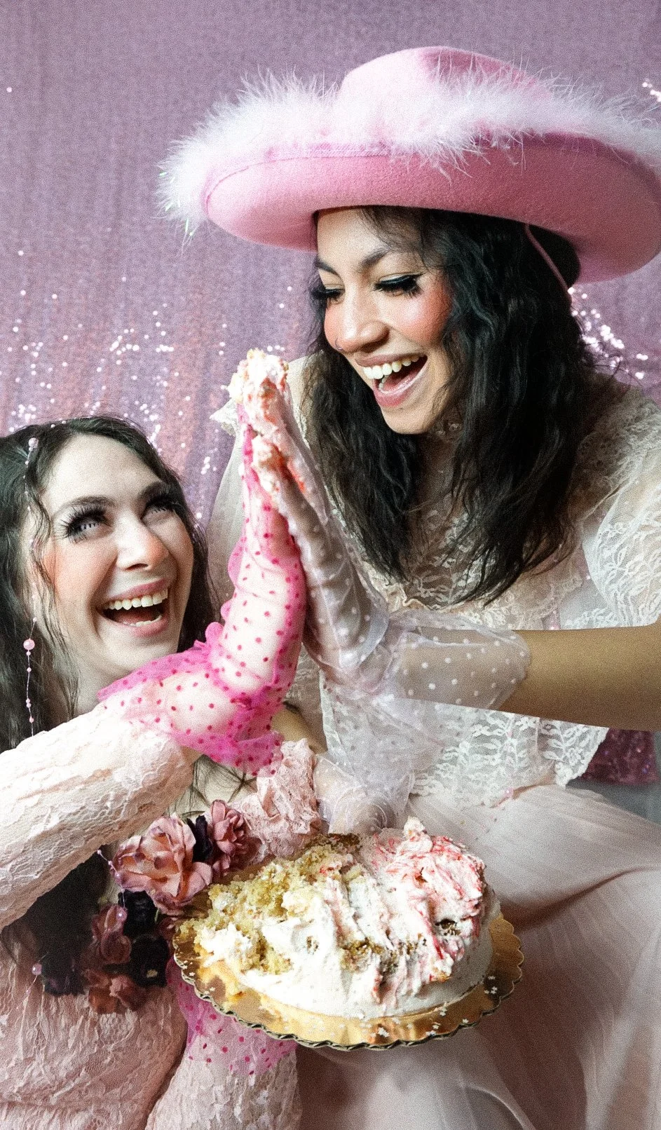 Models: @live_lize @csdresstoimpress
HMUA: @sabrinadunahay