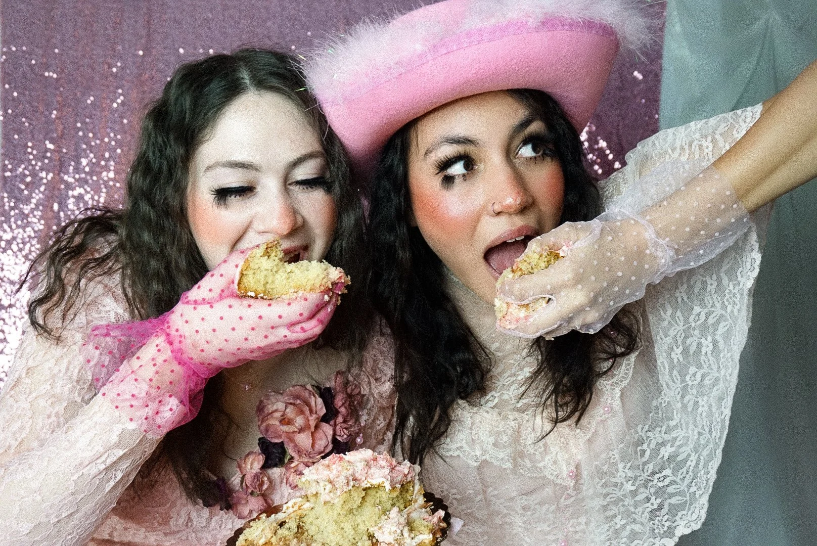 Models: @live_lize @csdresstoimpress
HMUA: @sabrinadunahay