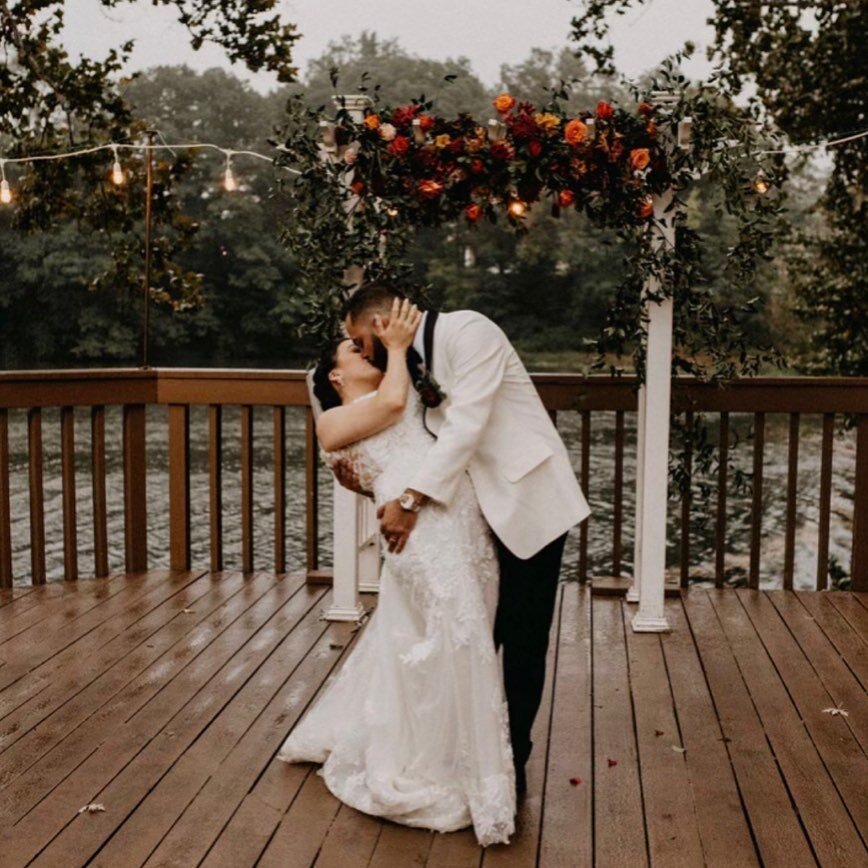 One year ago today&hellip;Happy Anniversary S &amp; J ❤️ 

I&rsquo;ll never forget doing this arch in the rain and it still held up for when the rain stopped just in time for the ceremony. 😄 We found a little luck some how. 

#njweddings #njwedding 