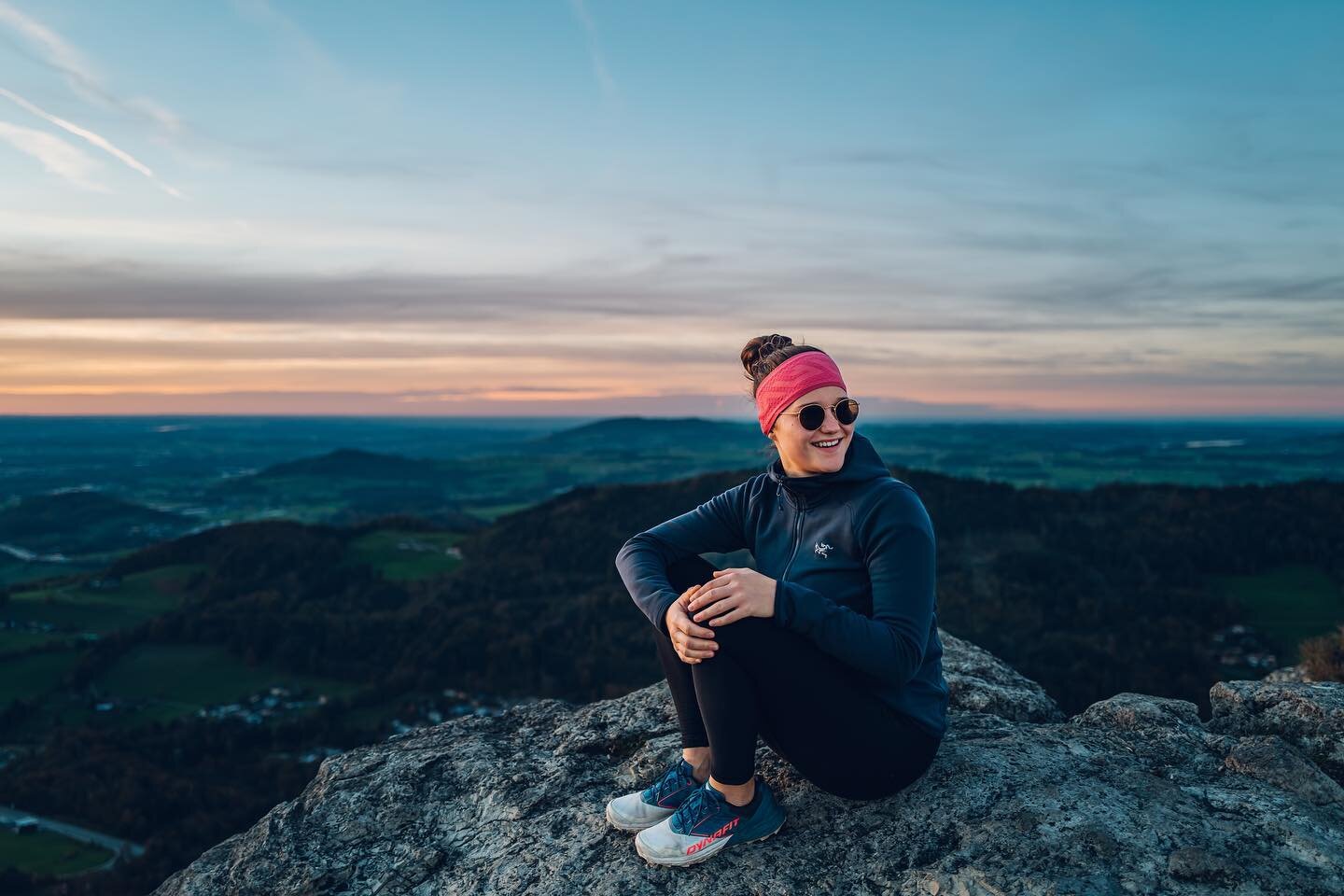 This could be an Ad for outdoor clothes 🤭✌️ Nockstein hike w/ @lena_aigner @messnergabriel @paula.violin ⛰️ #leicaq2