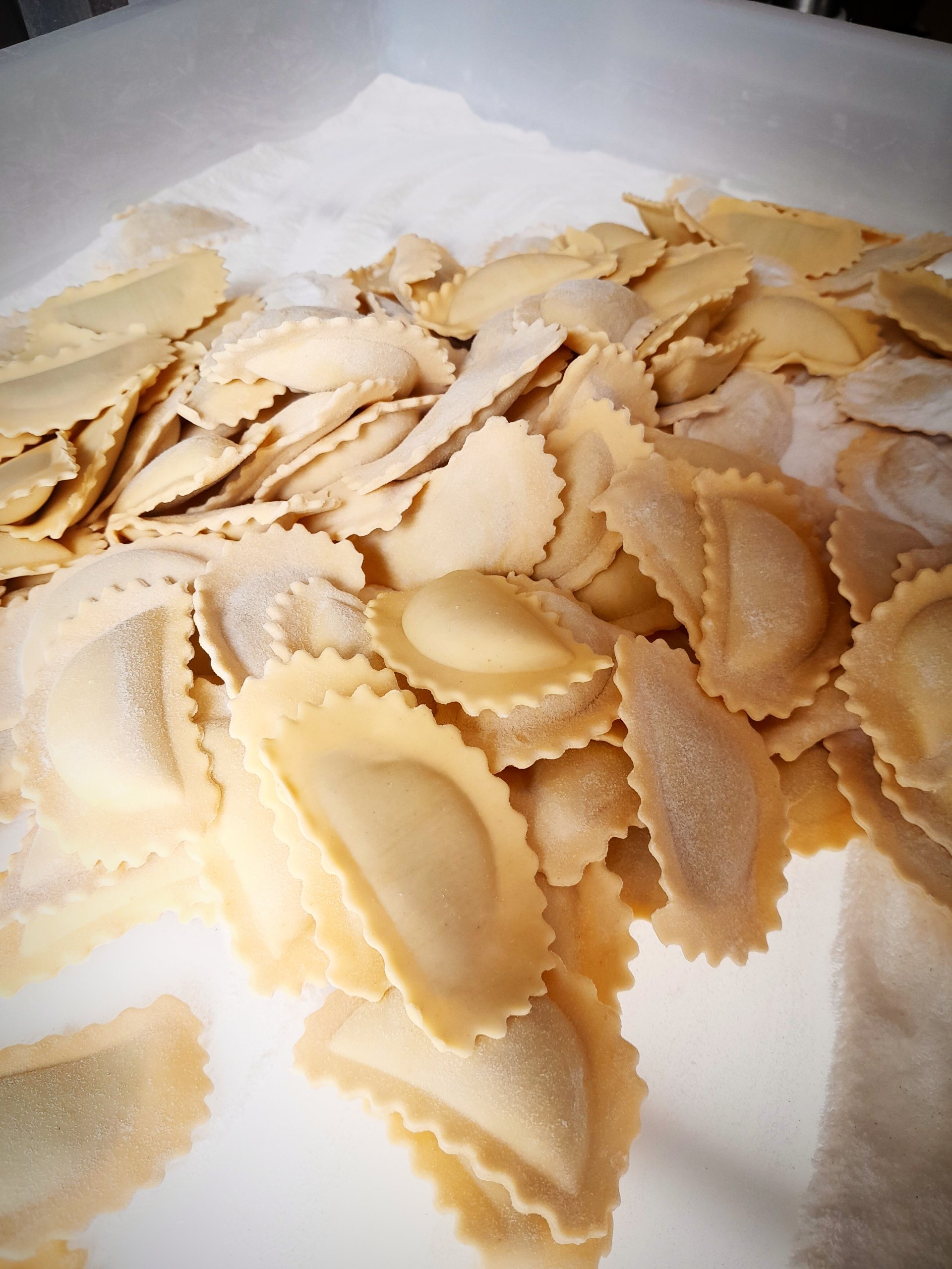 Panzerotti crudi di pasta fresca, pronti per congelamento | Allocco’s Kitchen