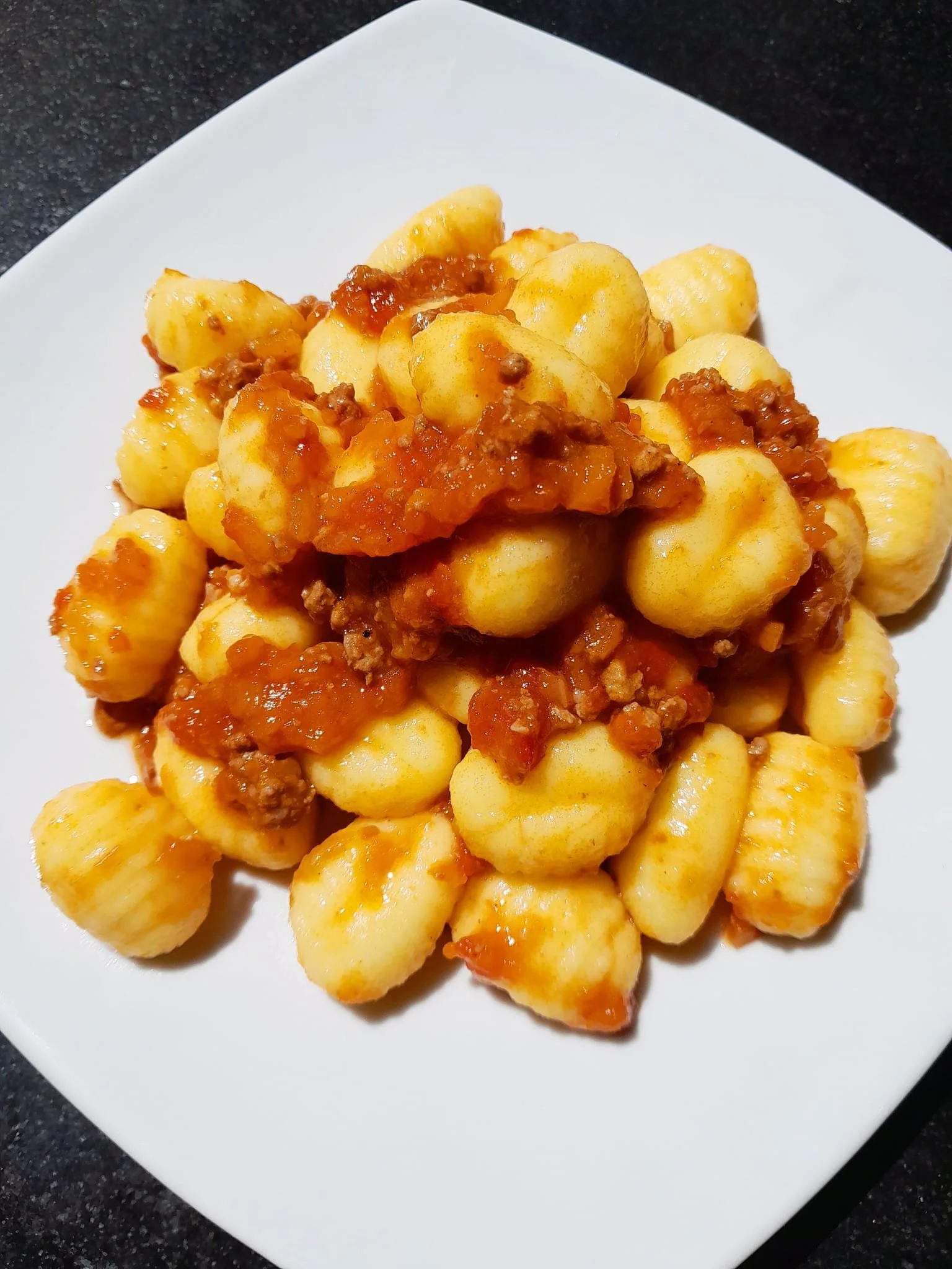 Porzione di gnocchi di pasta fresca impiattati a Bra | Allocco’s Kitchen