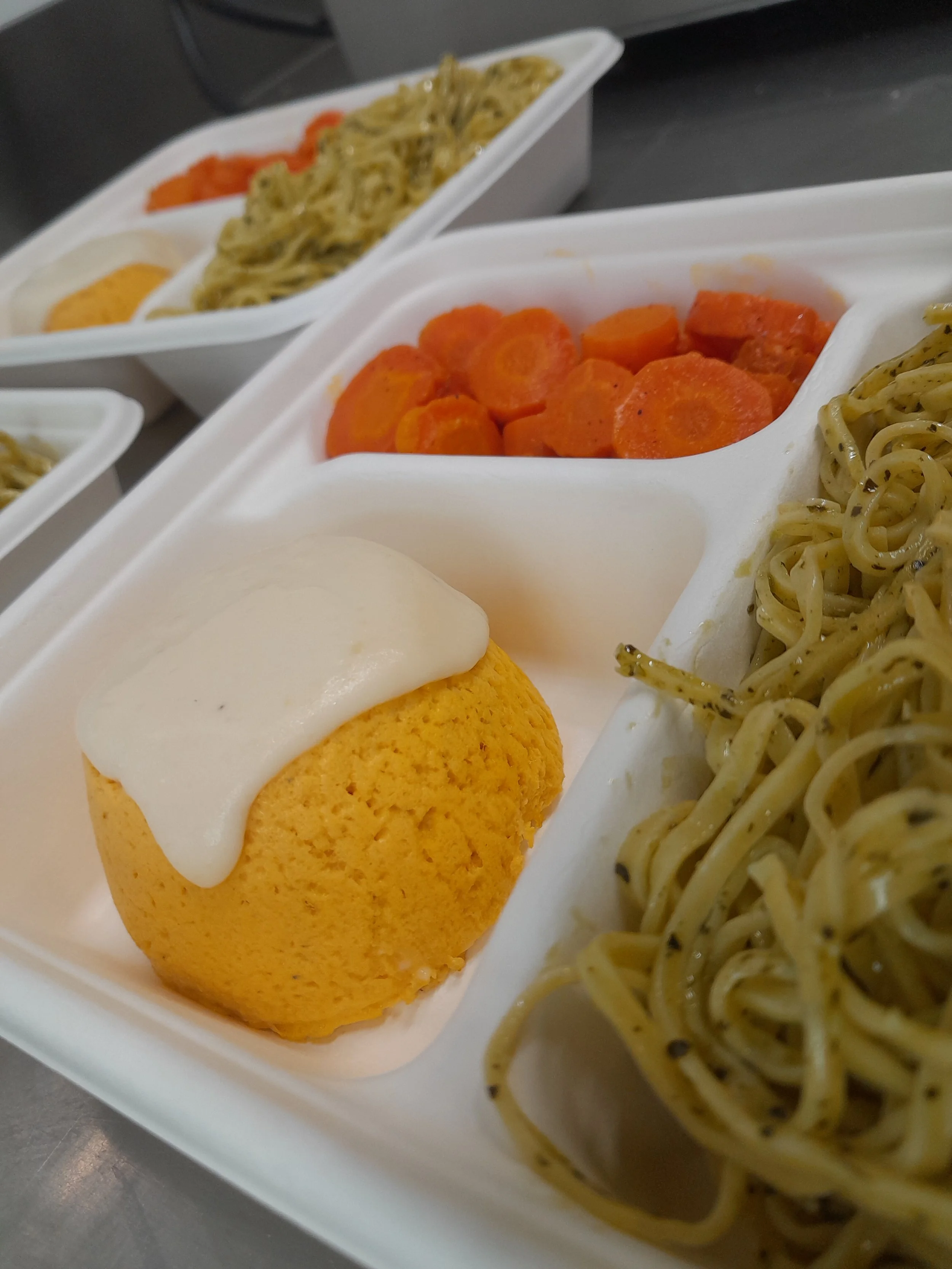 Più Lunch Box pronte da asporto di Allocco’s Kitchen, preparate nel nostro laboratorio per una pausa pranzo completa.