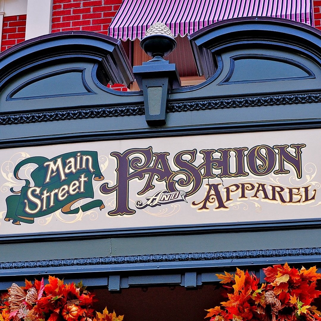 Take your Disney wardrobe to the next level by styling your t-shirts, sweatshirts and hoodies on your next Disney vacation. Top tips and easy ways to go fashion-forward in this week&rsquo;s episode.

Read a Summary:
https://www.1923mainstreet.com/mai