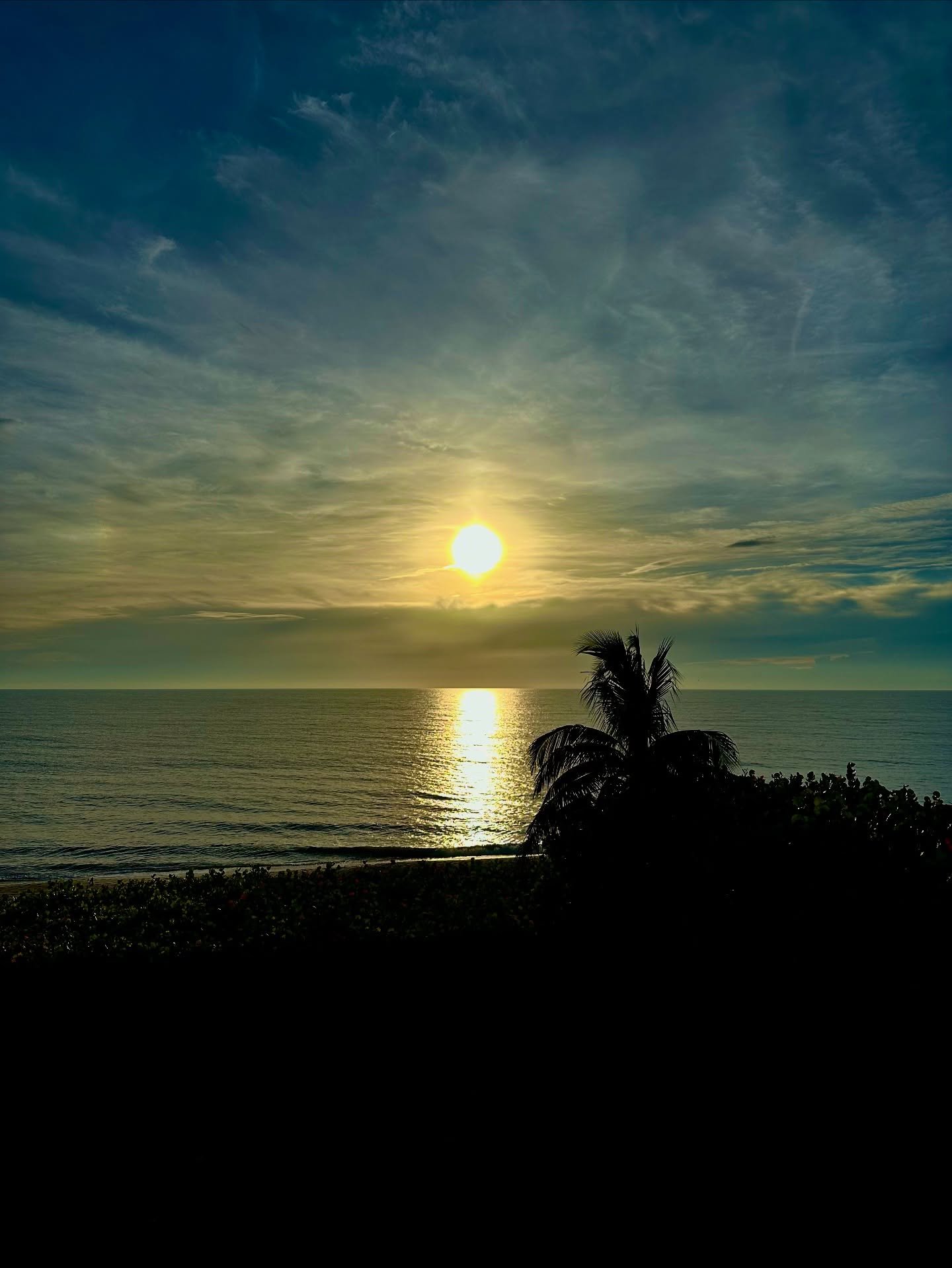 Happy first full day of summer! 

#summervibes☀️ #summertime #sunrise #verobeachflorida