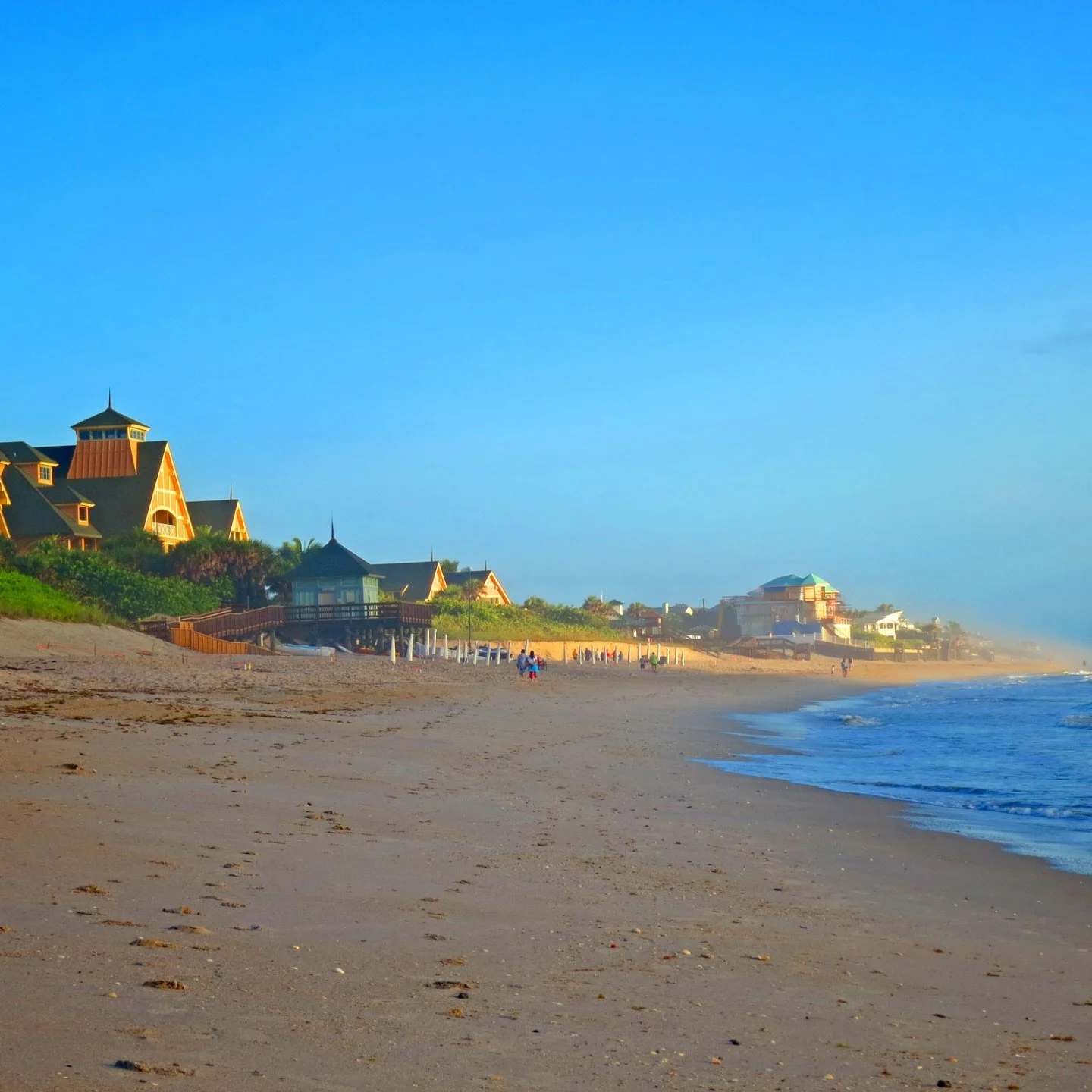 Coastal Style: what to pack for a seaside vacation of any kind.

Listen:
https://share.transistor.fm/s/99ea597c

Read:
https://www.1923mainstreet.com/main-street-news/coastal-travel-style-what-to-pack-for-seaside-vacation

#coastal #coastalstyle #sea
