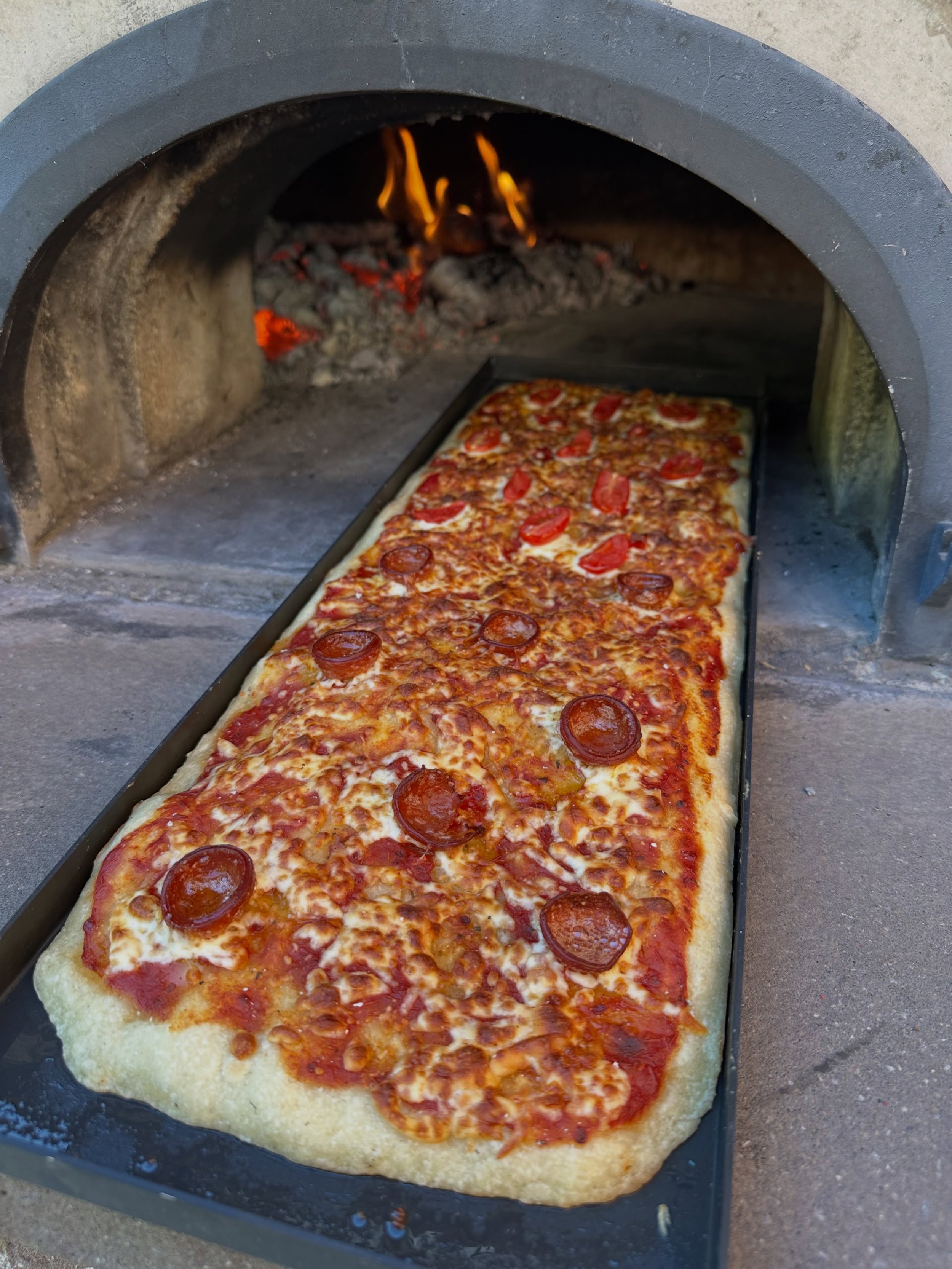 Romana pizza in the brick oven.

Your brick oven is good for a lot more than just one style of pizza Watch for the Northern Barbecue Pizxa Master course currently in the works. For now, let&rsquo;s eat.

#pizza #brickovenpizza #romanpizza #pizzalover