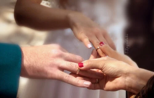groom bride-wedding rings .jpg