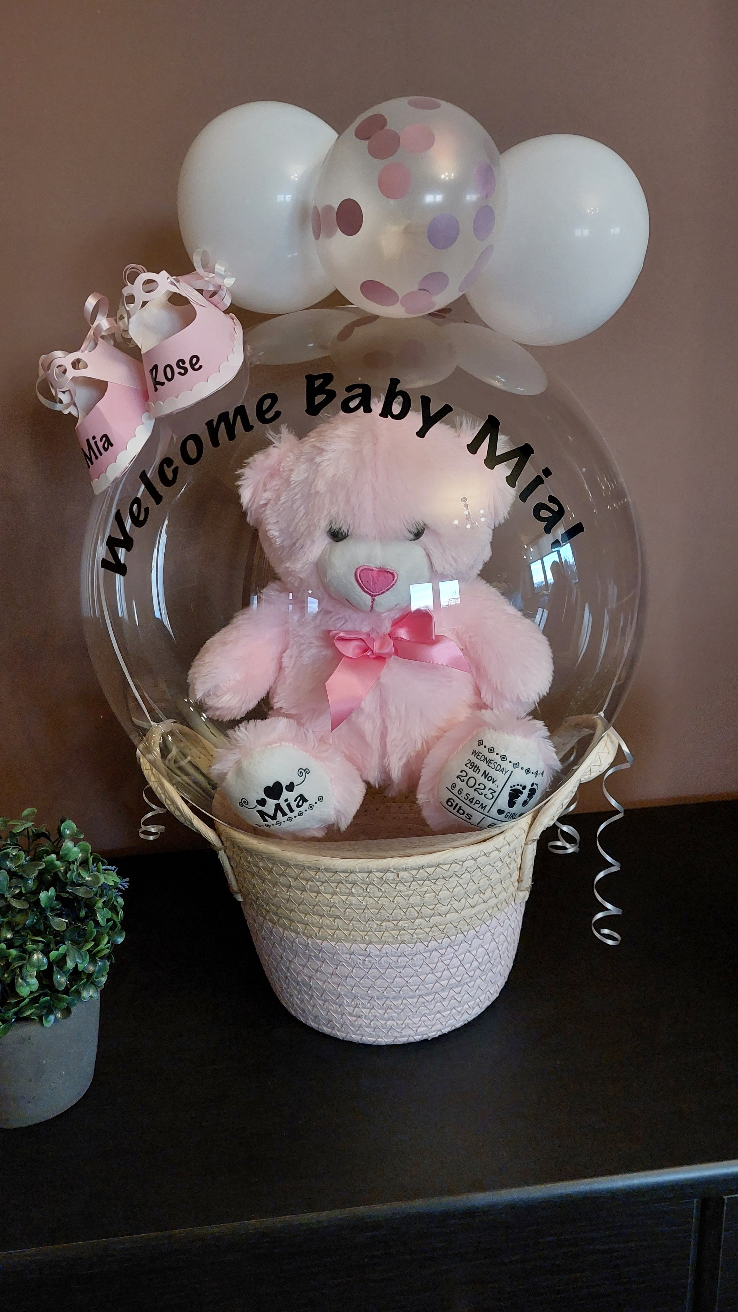 ITEM #16
€45
Personalised bubble balloon basket with personalised teddy, mini balloons and mini personalised shoes.