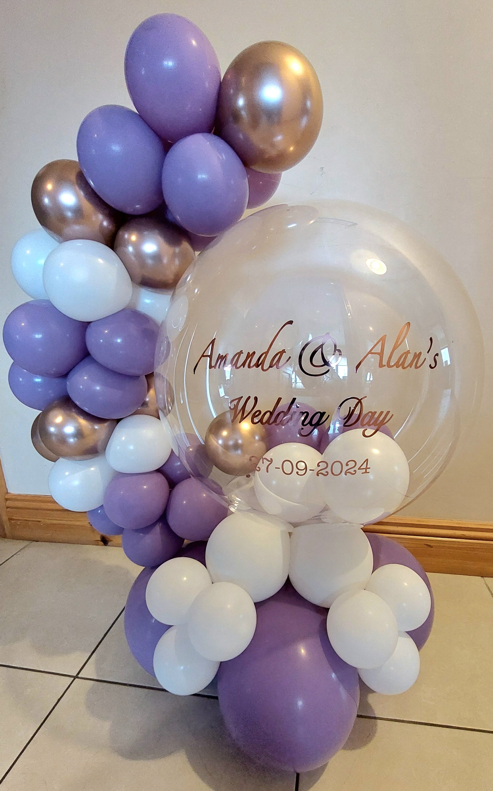 ITEM #6
€50
Wedding day balloon hug.