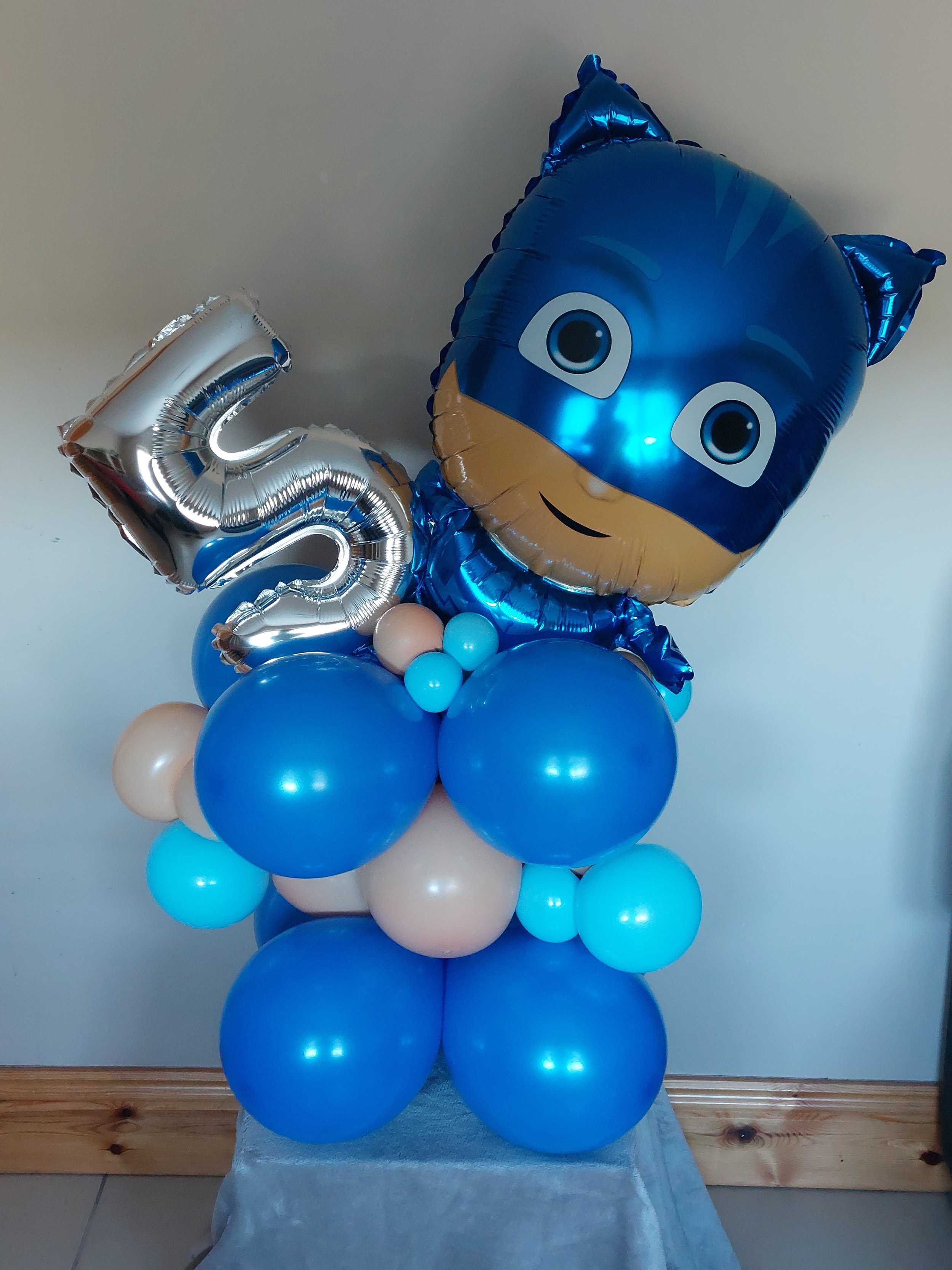 ITEM #92
€35
PJ Masks balloon display.